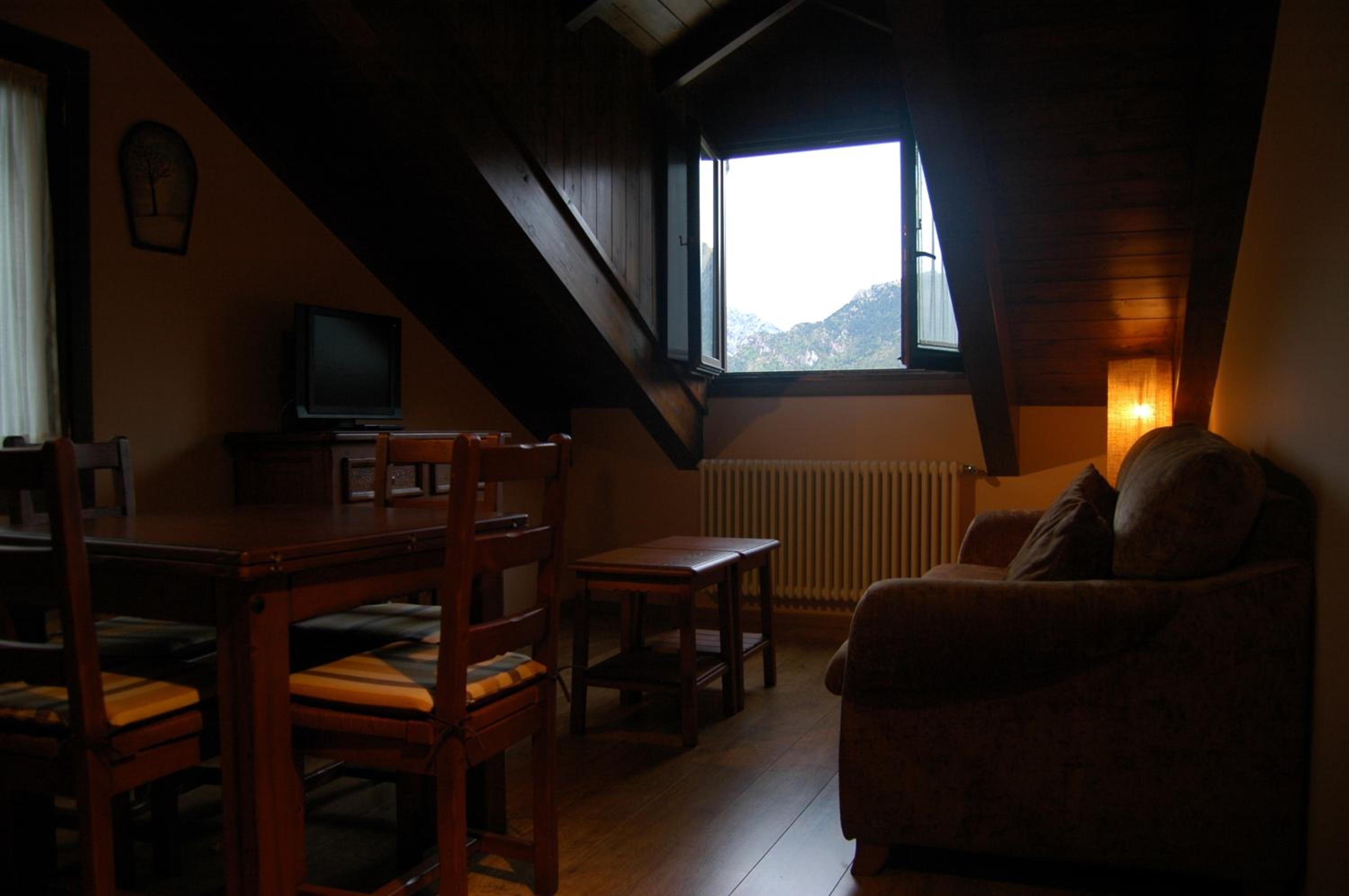 Family Room (2 Adults + 1 Child) photo 3