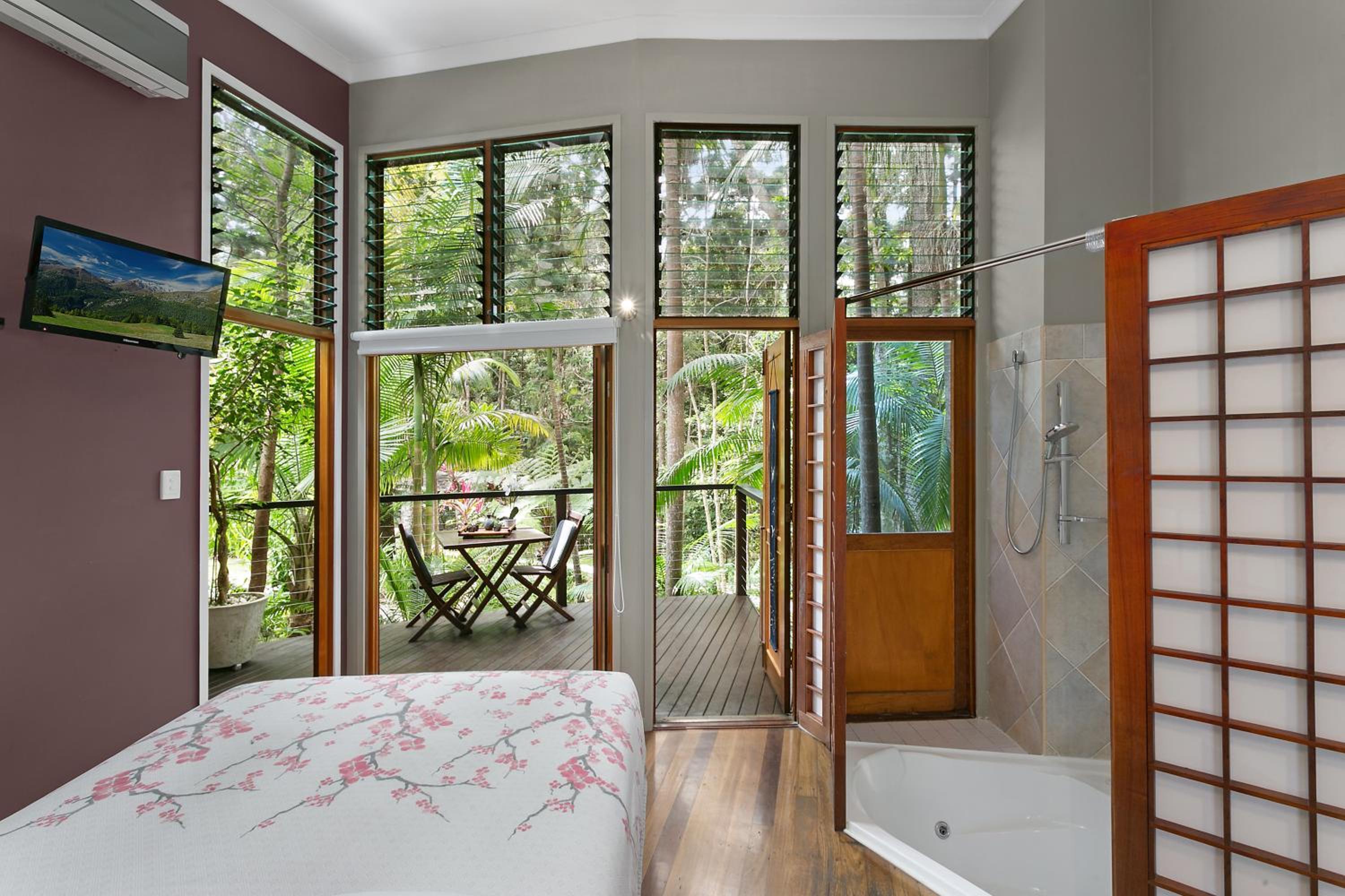 Queen Room with Spa Bath (Adults Only) photo 2