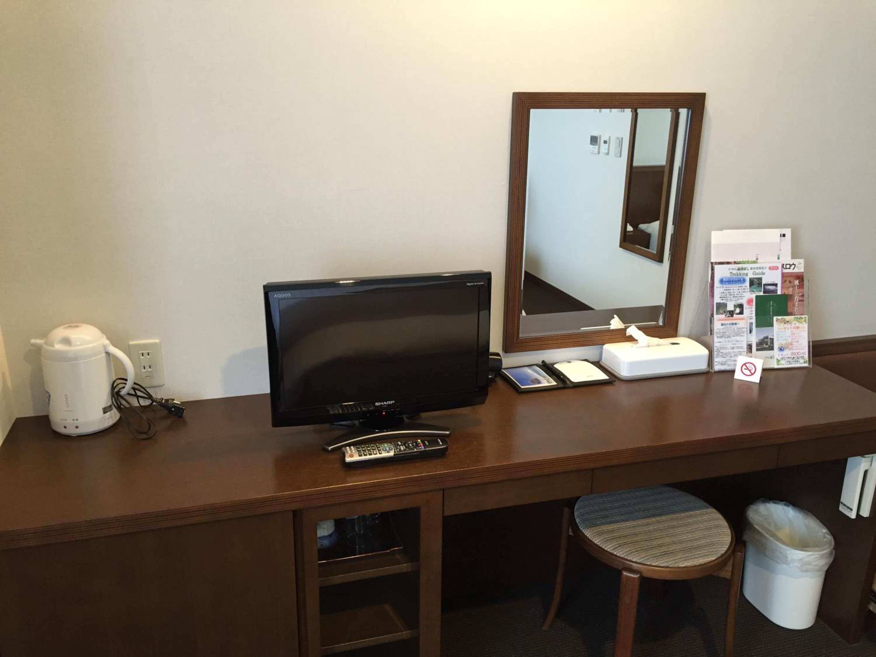 Twin Room - Non-Smoking - Photo 2