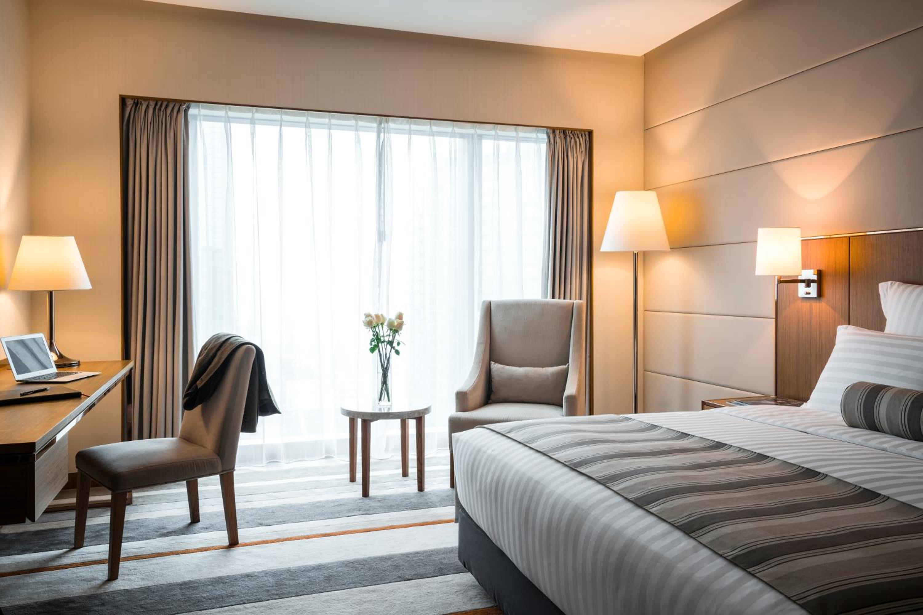 Premium Superior King Room with City View photo 1