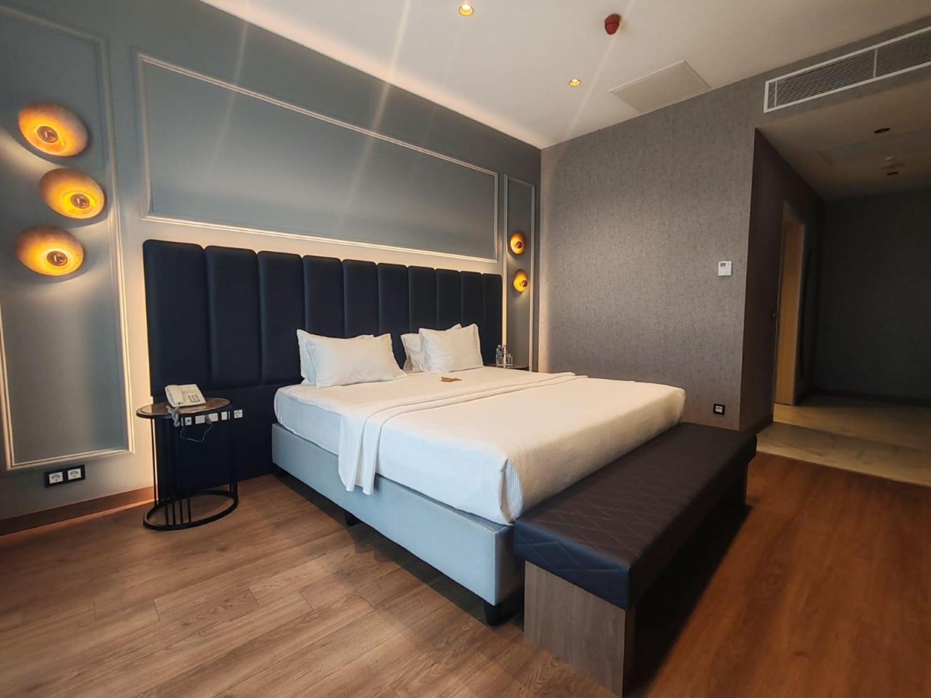 Deluxe Suite photo 2