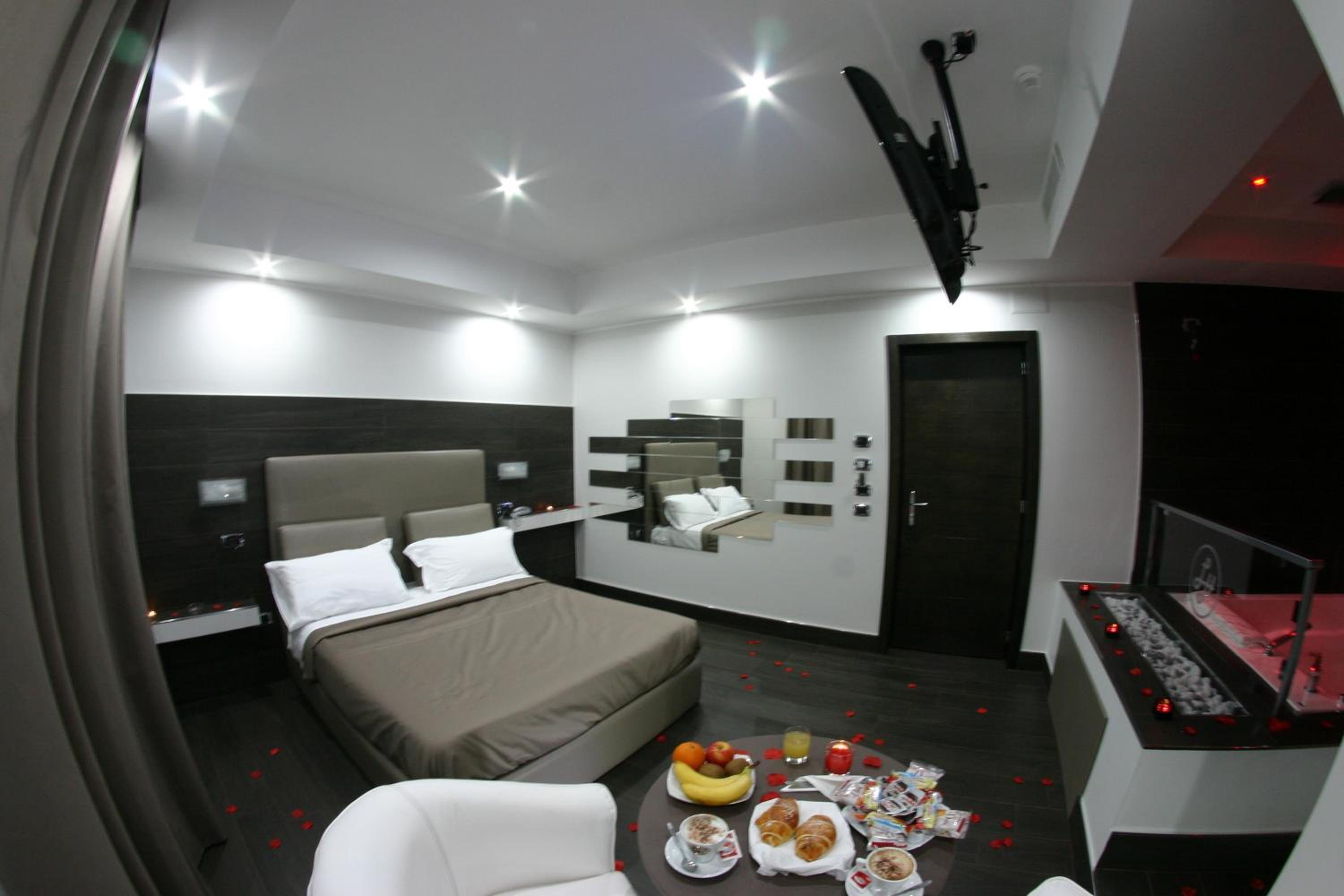 Suite with Spa Bath photo 1