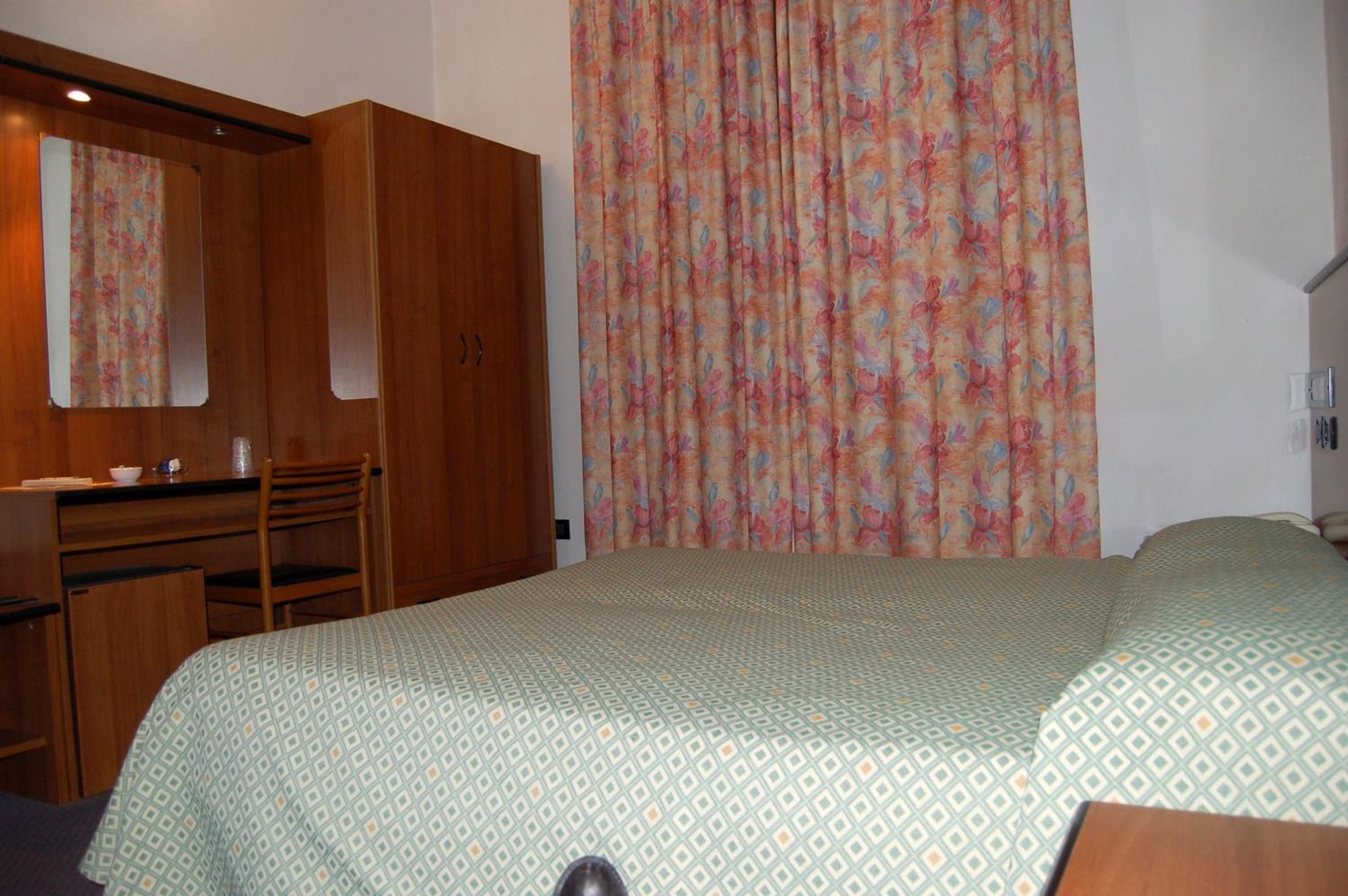 Double or Twin Room - Photo 10