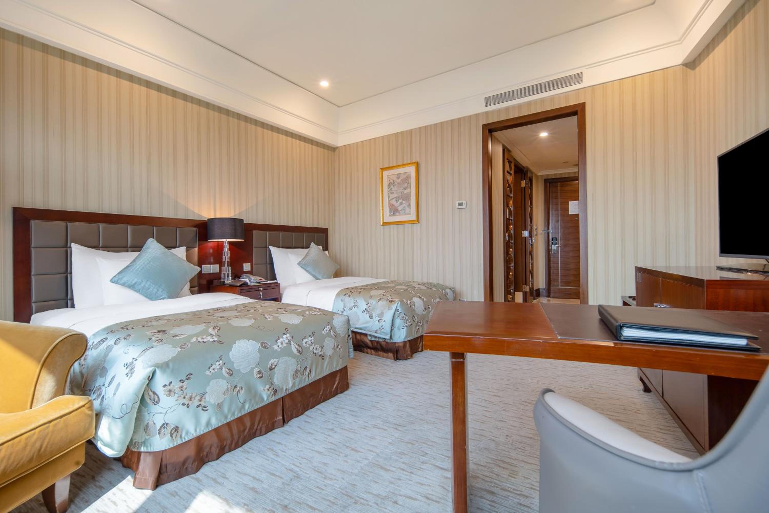 Executive Twin Room - Photo 4
