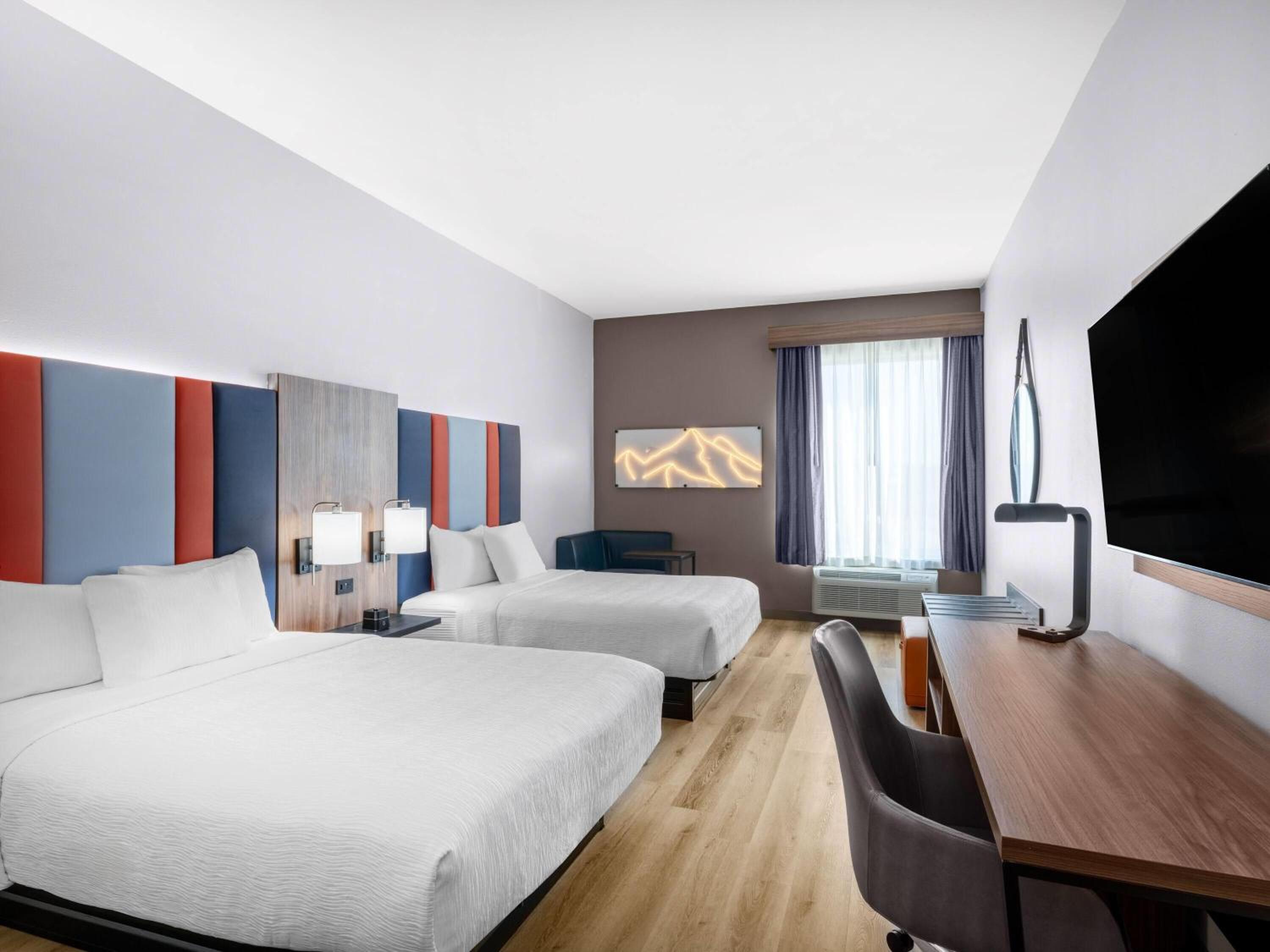 Queen Room with Two Queen Beds and Bath Tub - Mobility/Hearing Accessible - Non-Smoking - Photo 3