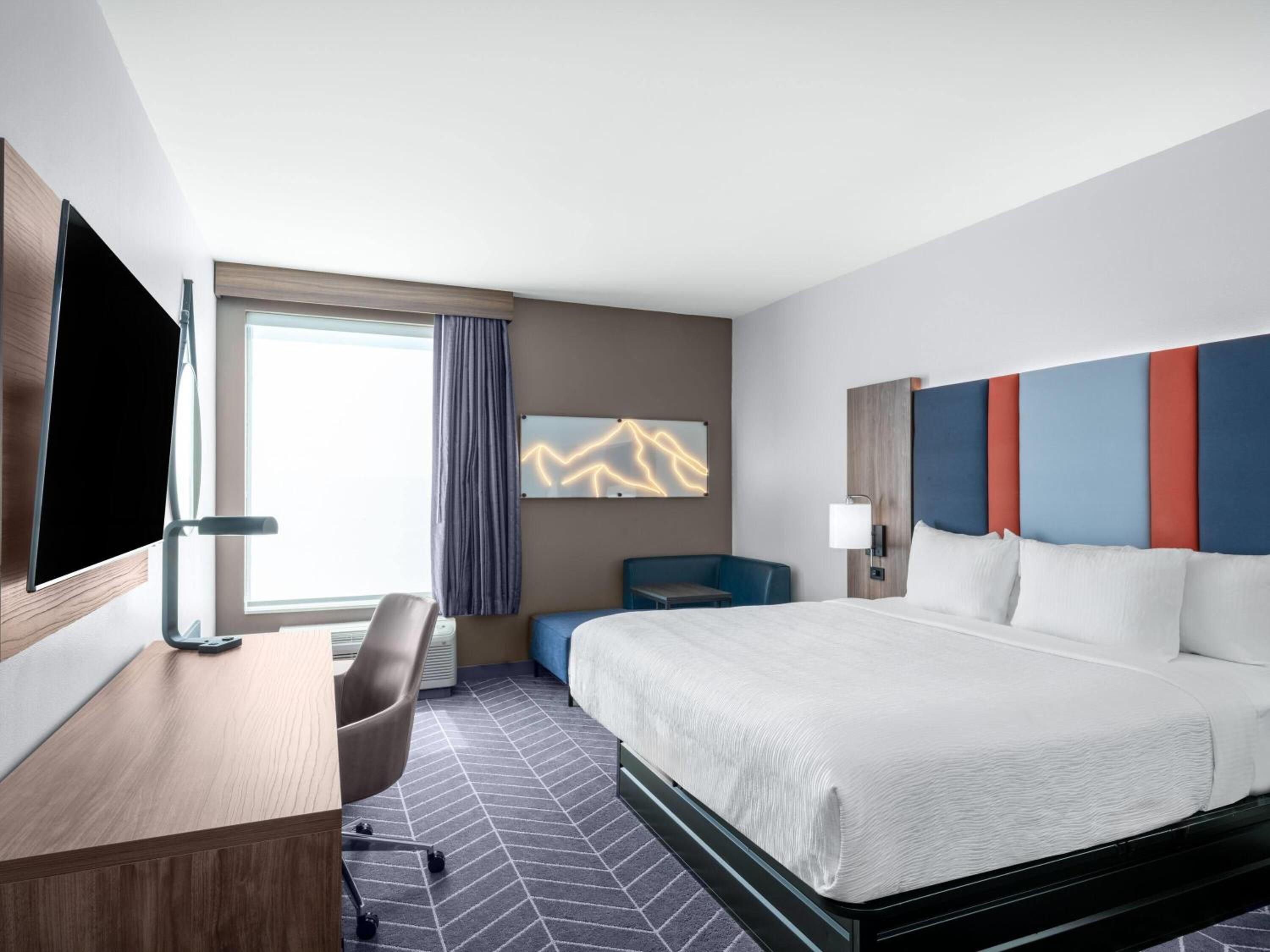 King Room - Non-Smoking - Photo 2