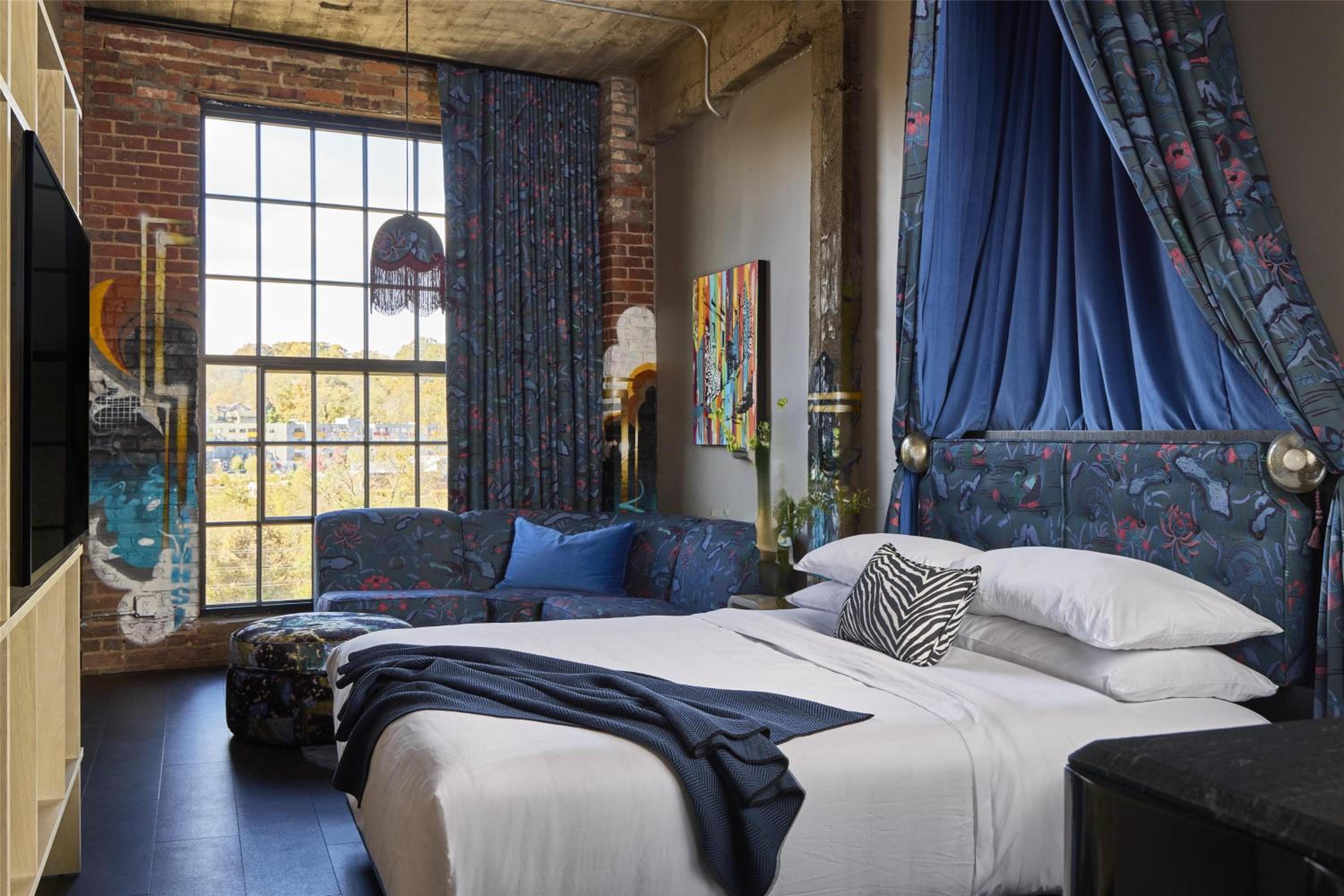 King Studio Suite with Riverfront View photo 2