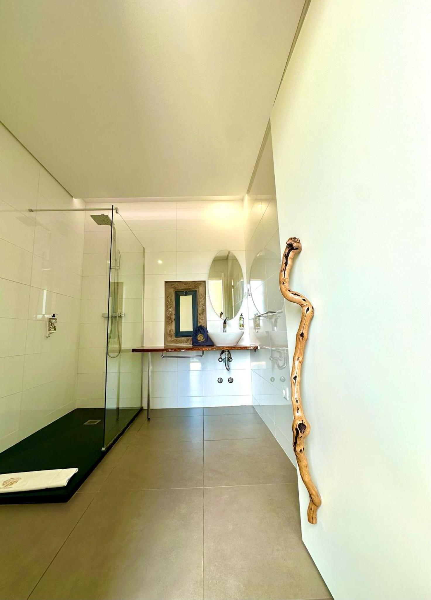Deluxe Double Room with Balcony photo 3