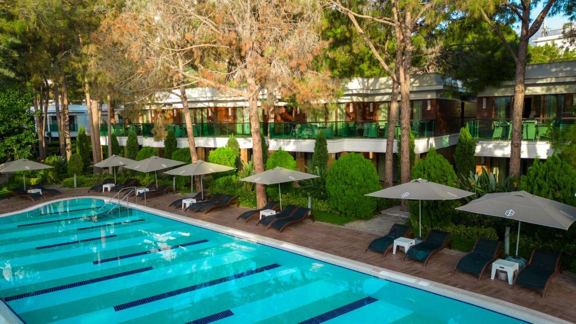 Lagoon Family Suite with 1 Bathroom Swim-up Sharing Pool