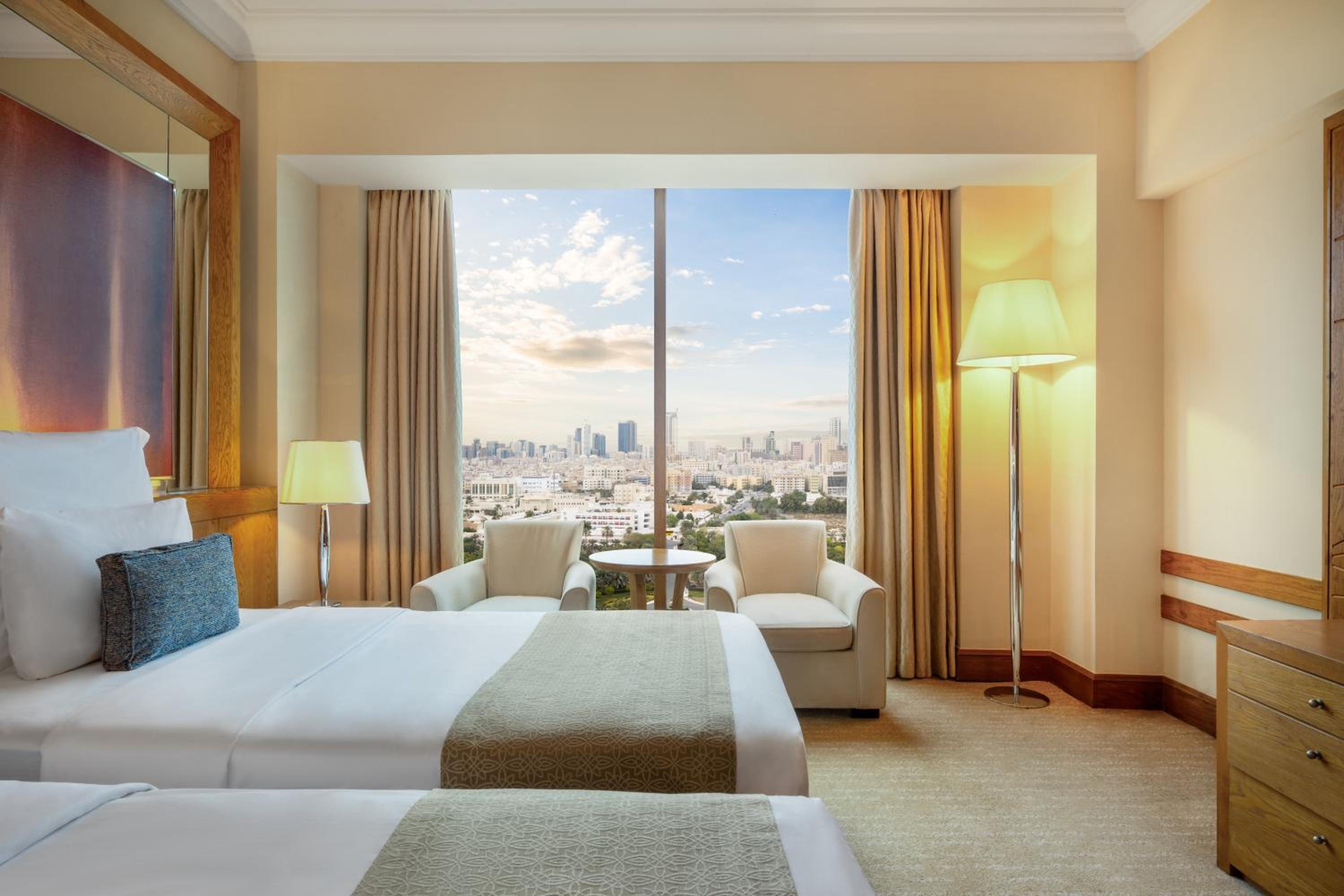 Luxury Twin Room with City View - Photo 1