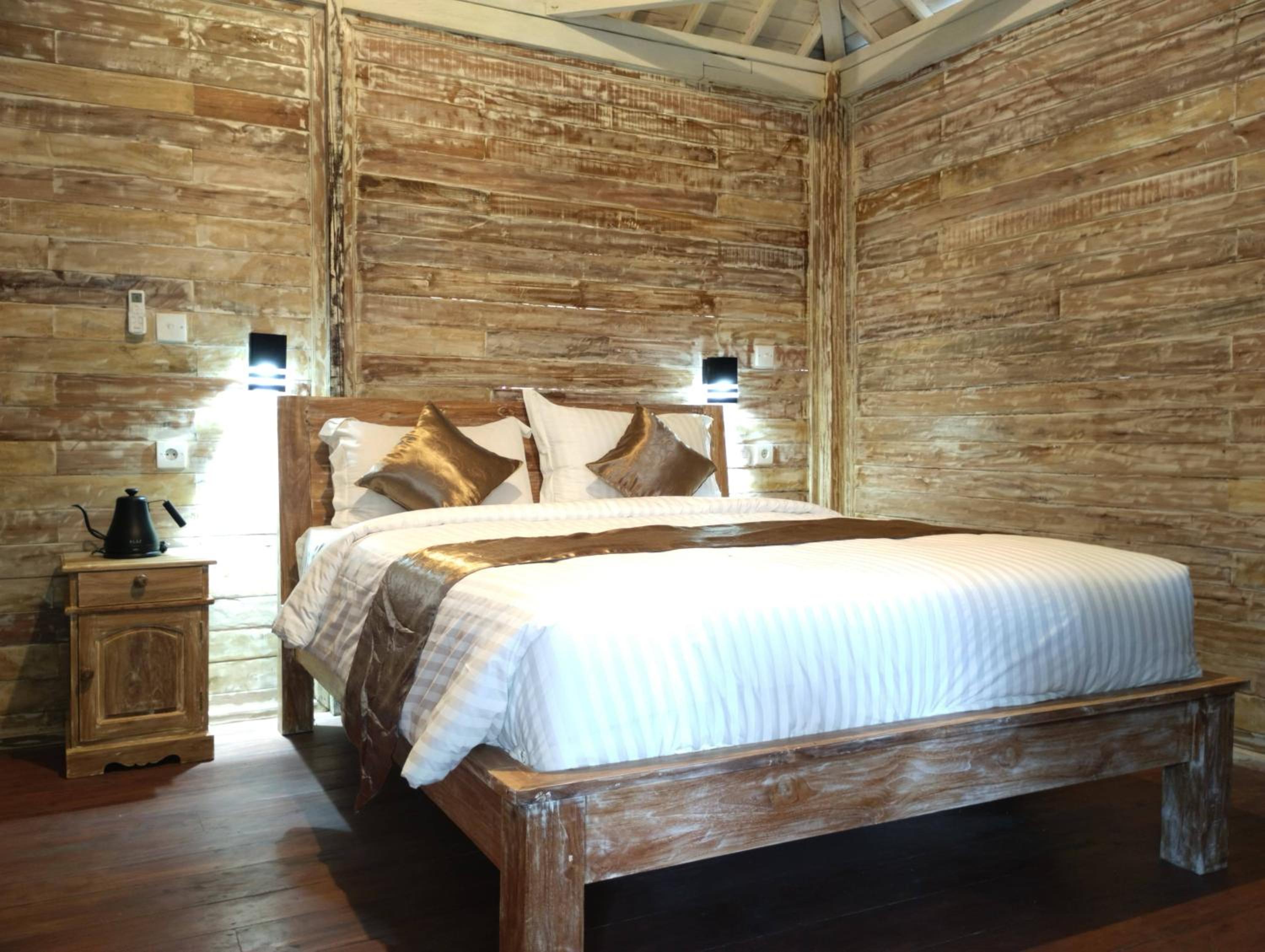One-Bedroom Bungalow - Photo 1