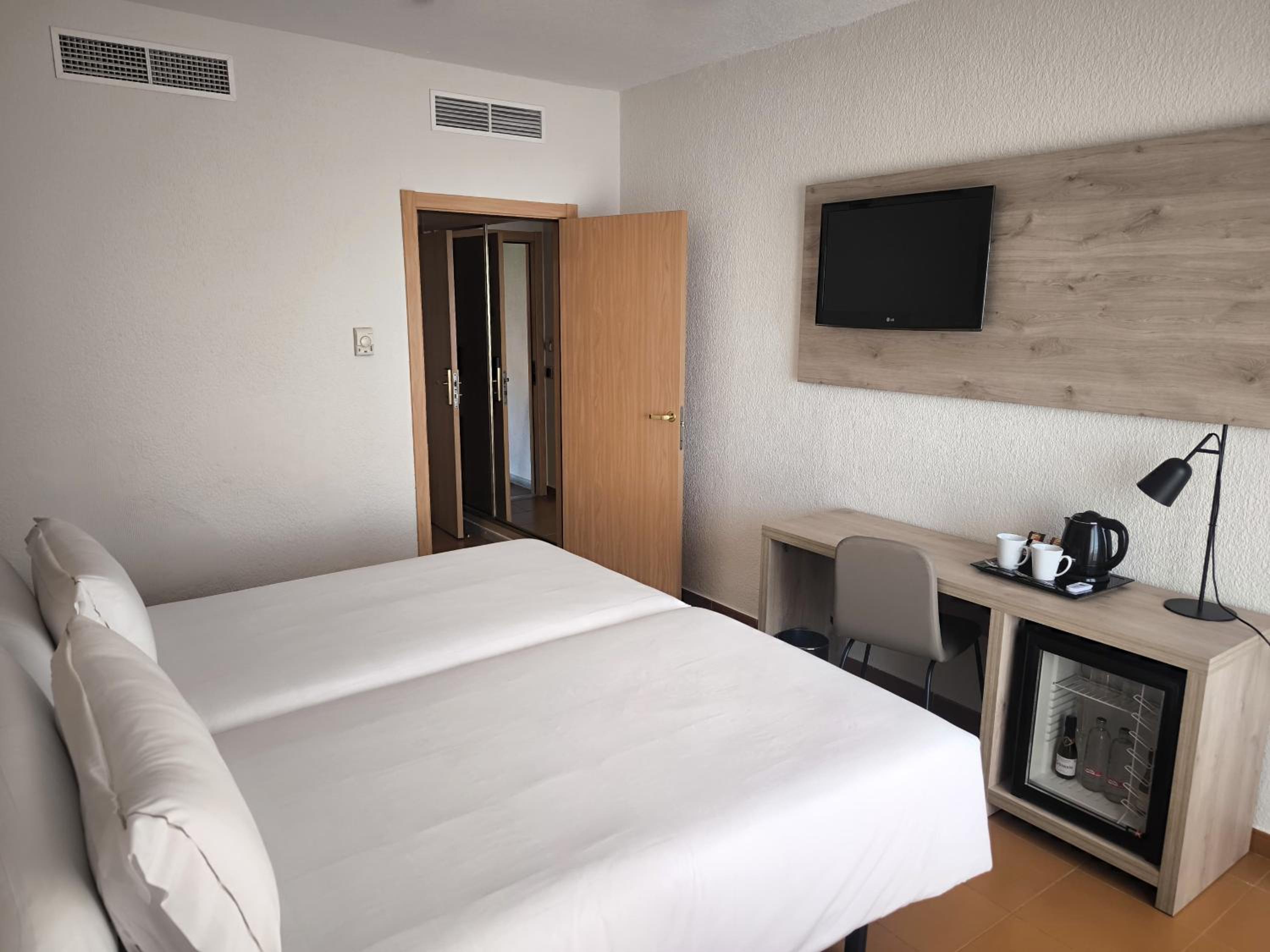 Deluxe Twin Room with Sea View