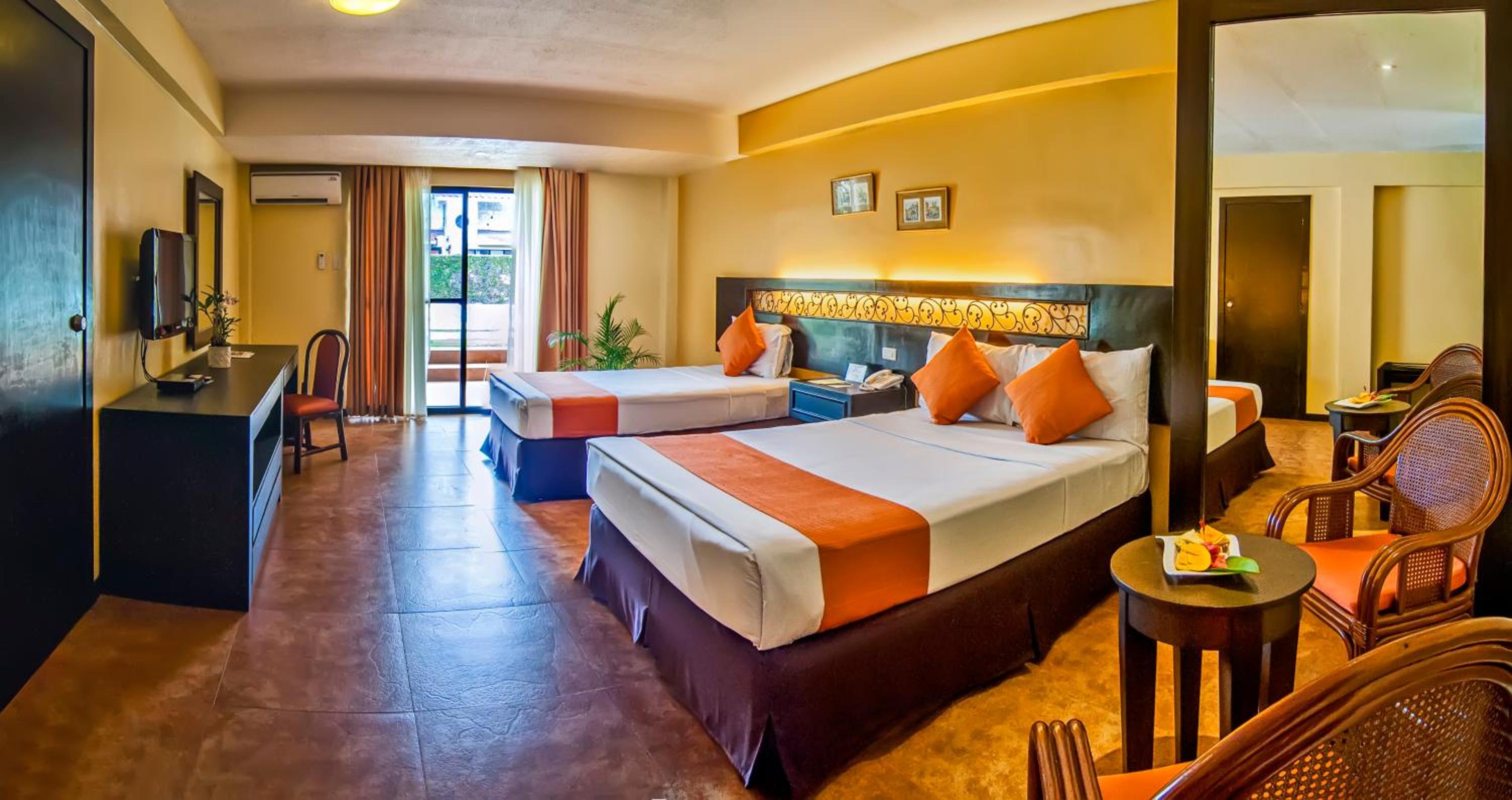 Premier Suite - Photo 2