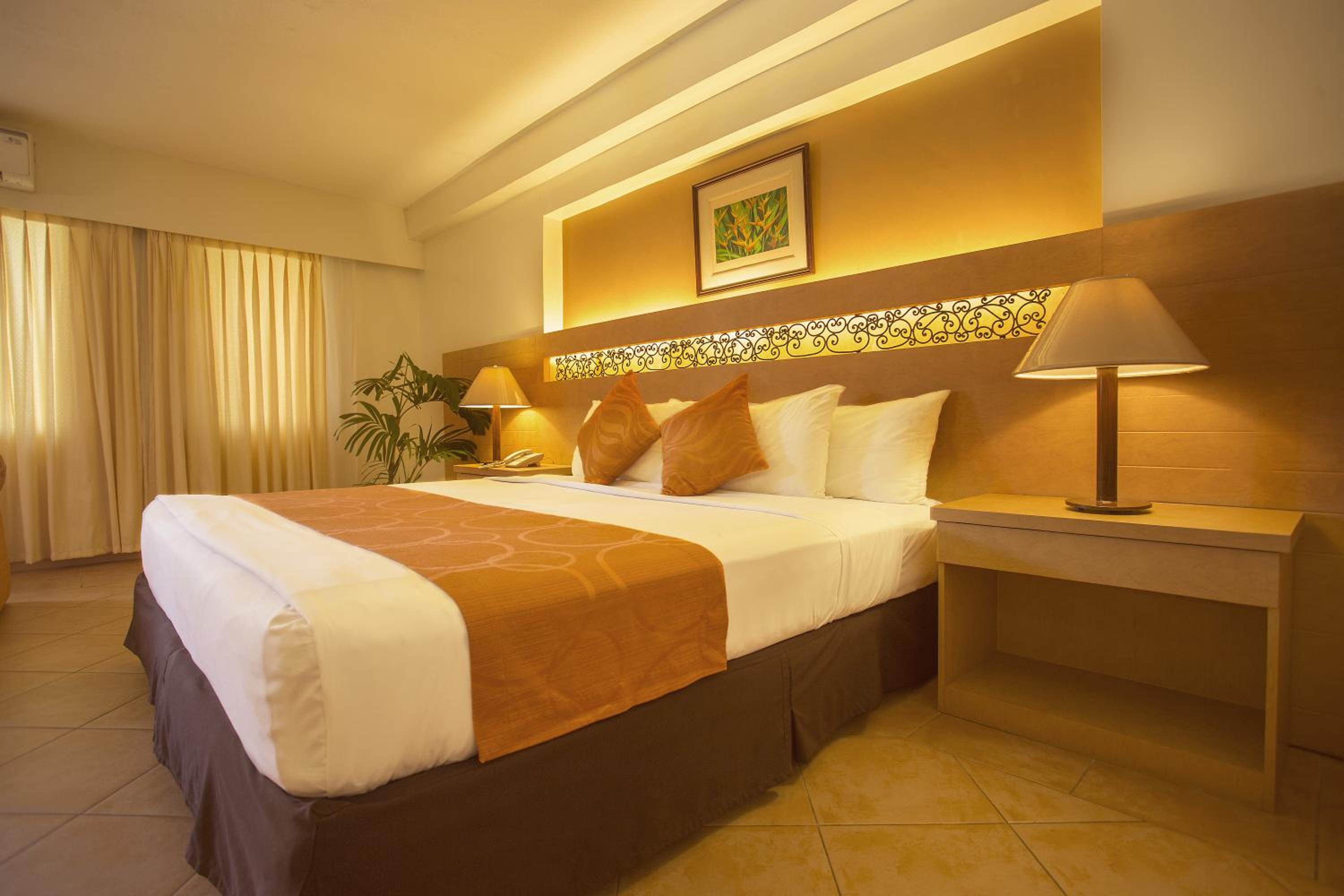 Premier Suite - Photo 3