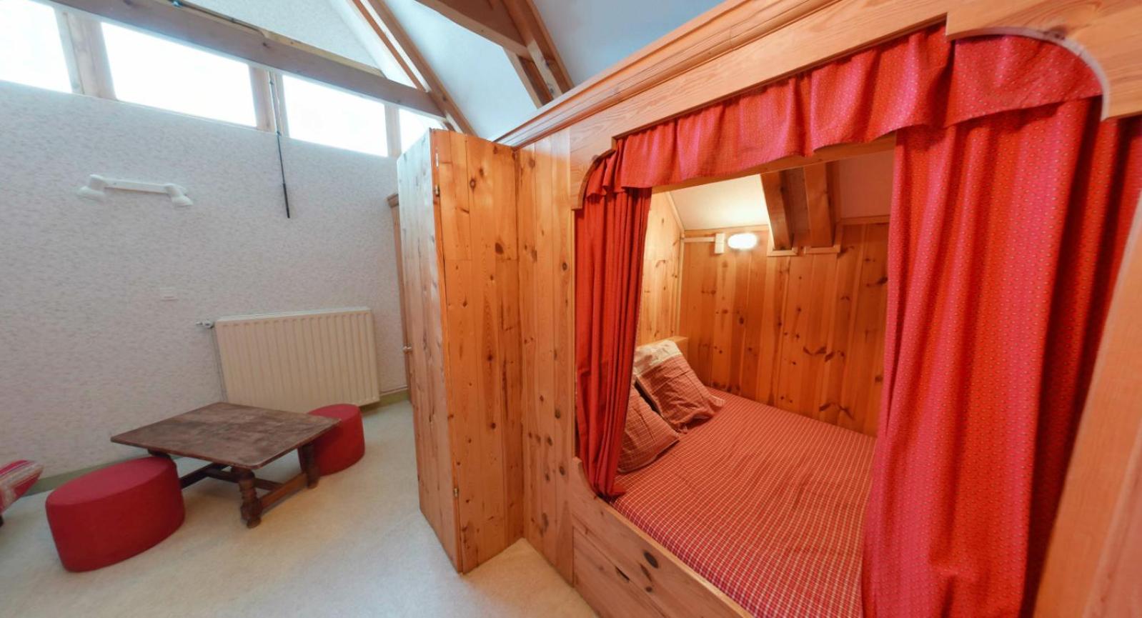 Bed in 7-Bed Mixed Dormitory Room
