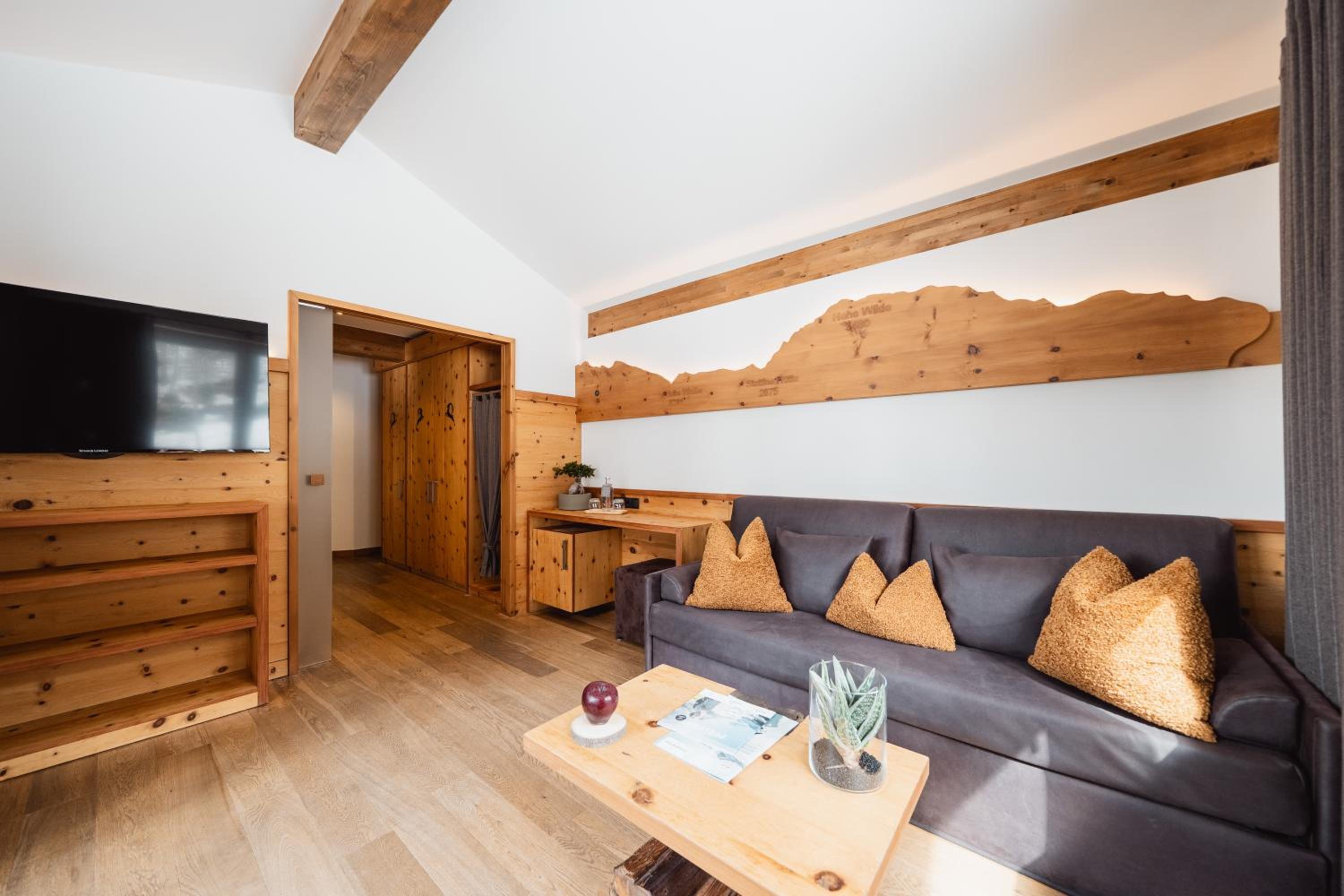 Deluxe Suite - Photo 2