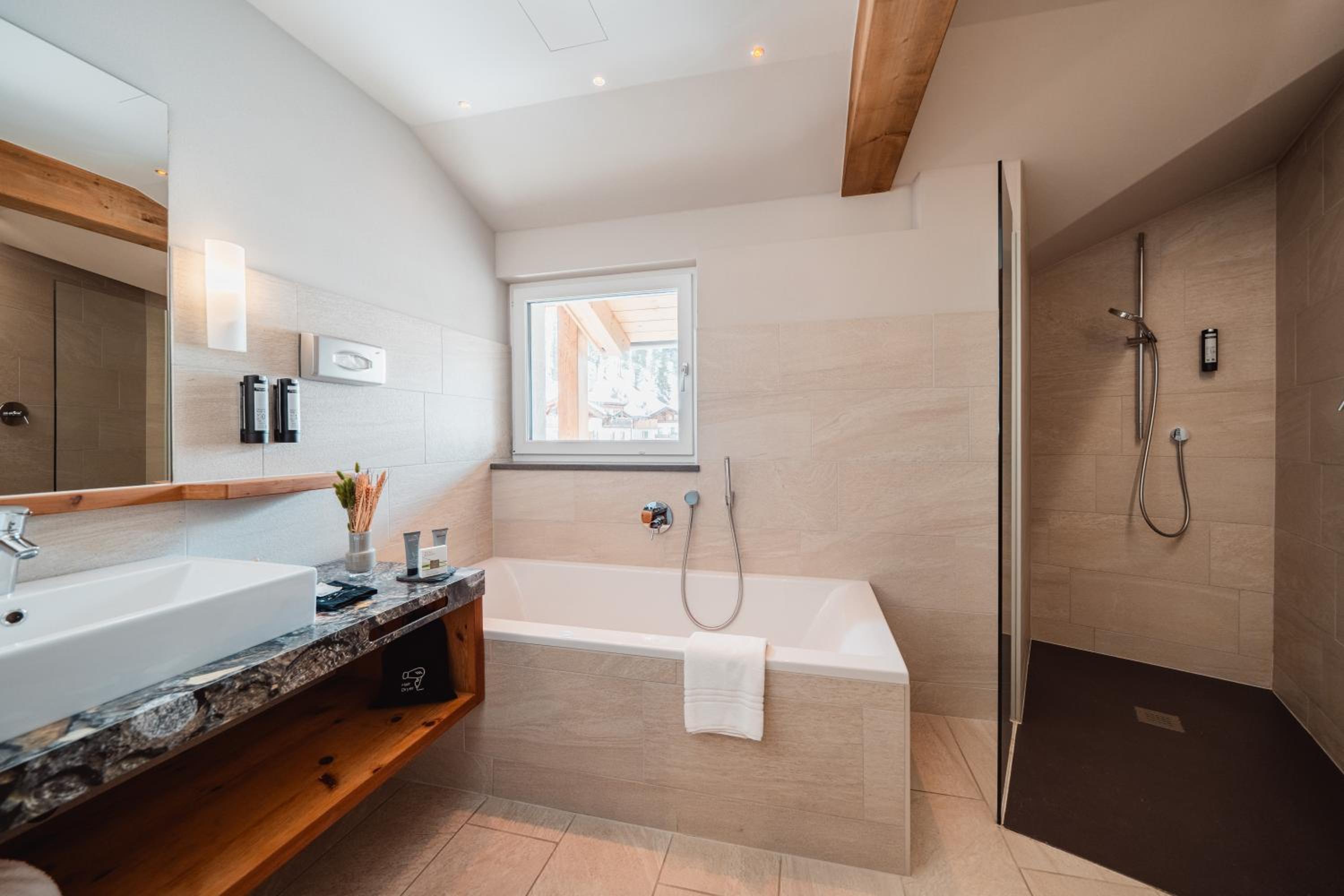 Deluxe Suite - Photo 4