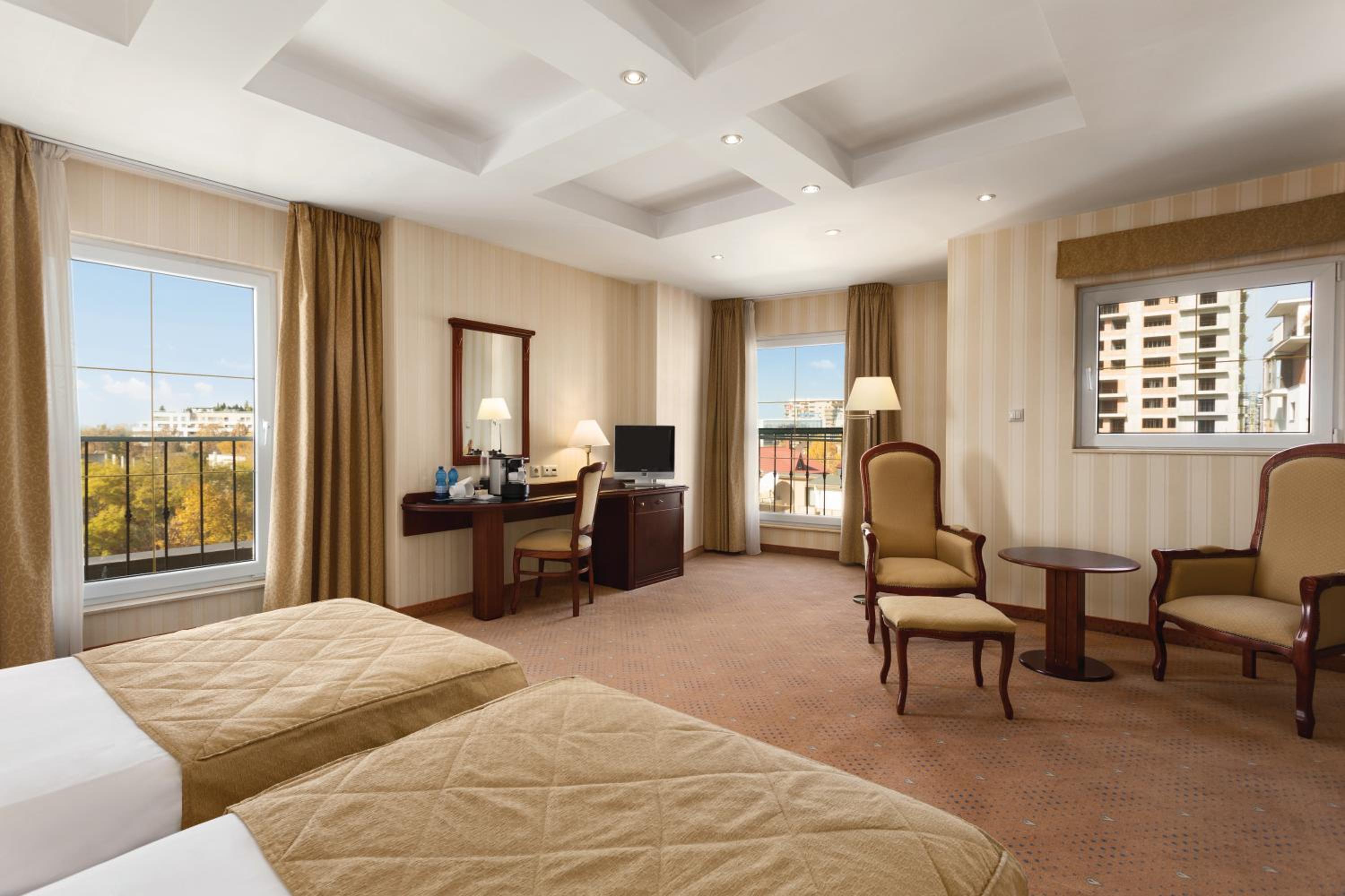 Business Twin Room - Non-Smoking