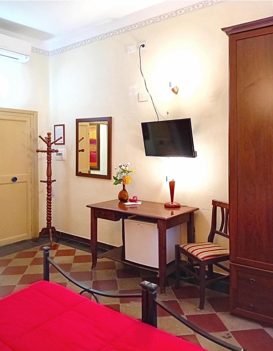 Economy Double Room - Photo 3