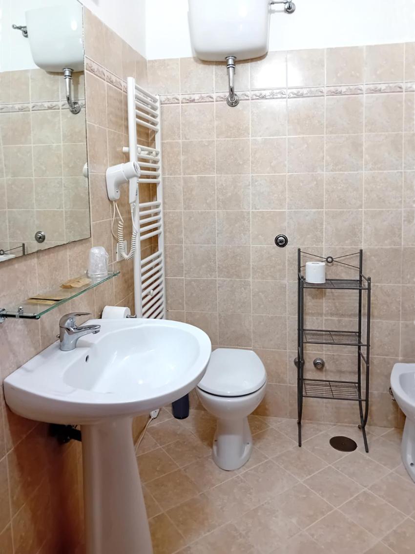 Economy Double Room - Photo 5