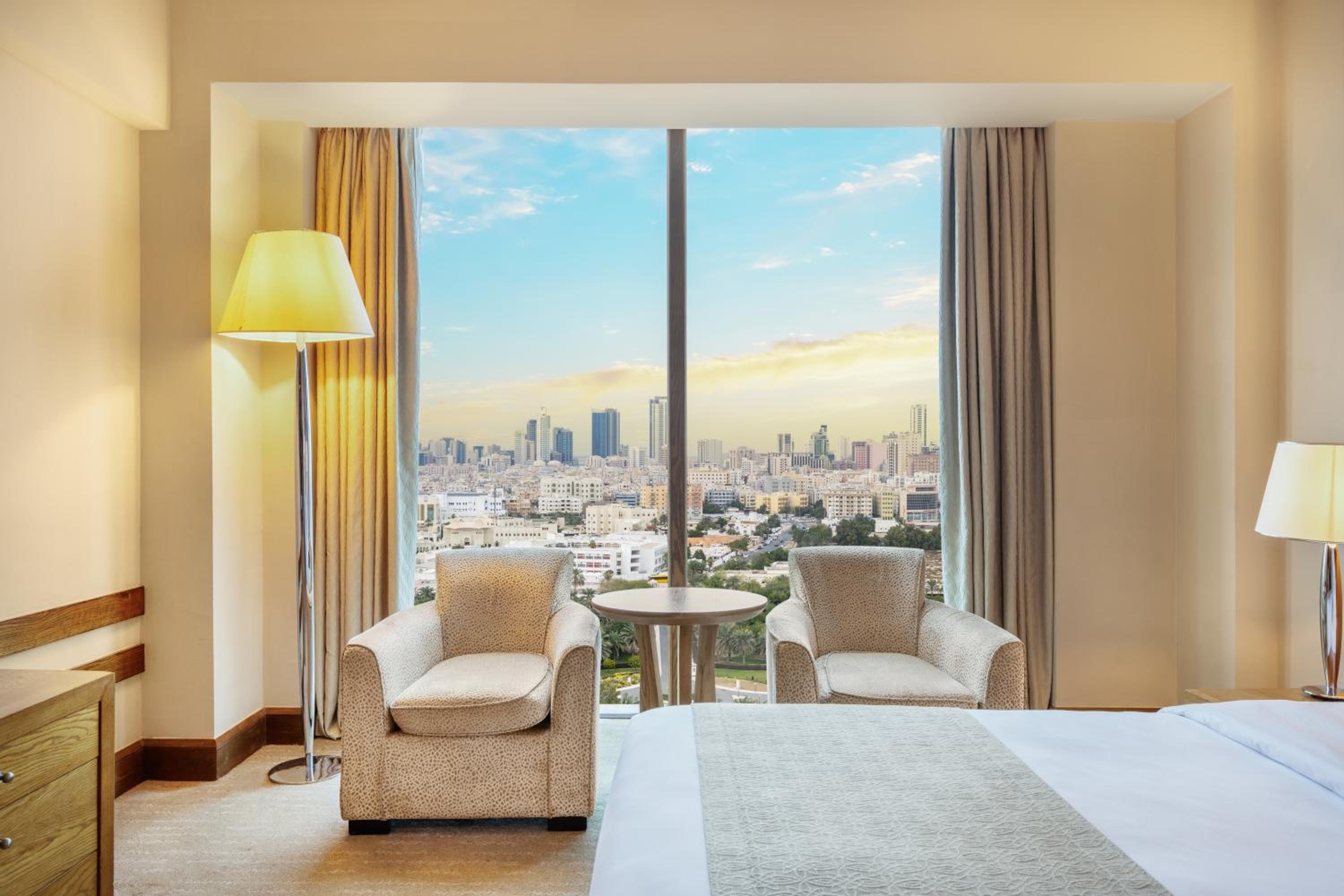 Deluxe King Room - Guaranteed 3pm Late Check Out (applicable only on weekdays and not applicable from May 27th-31st) and 20% Discount on F&B - Photo 3
