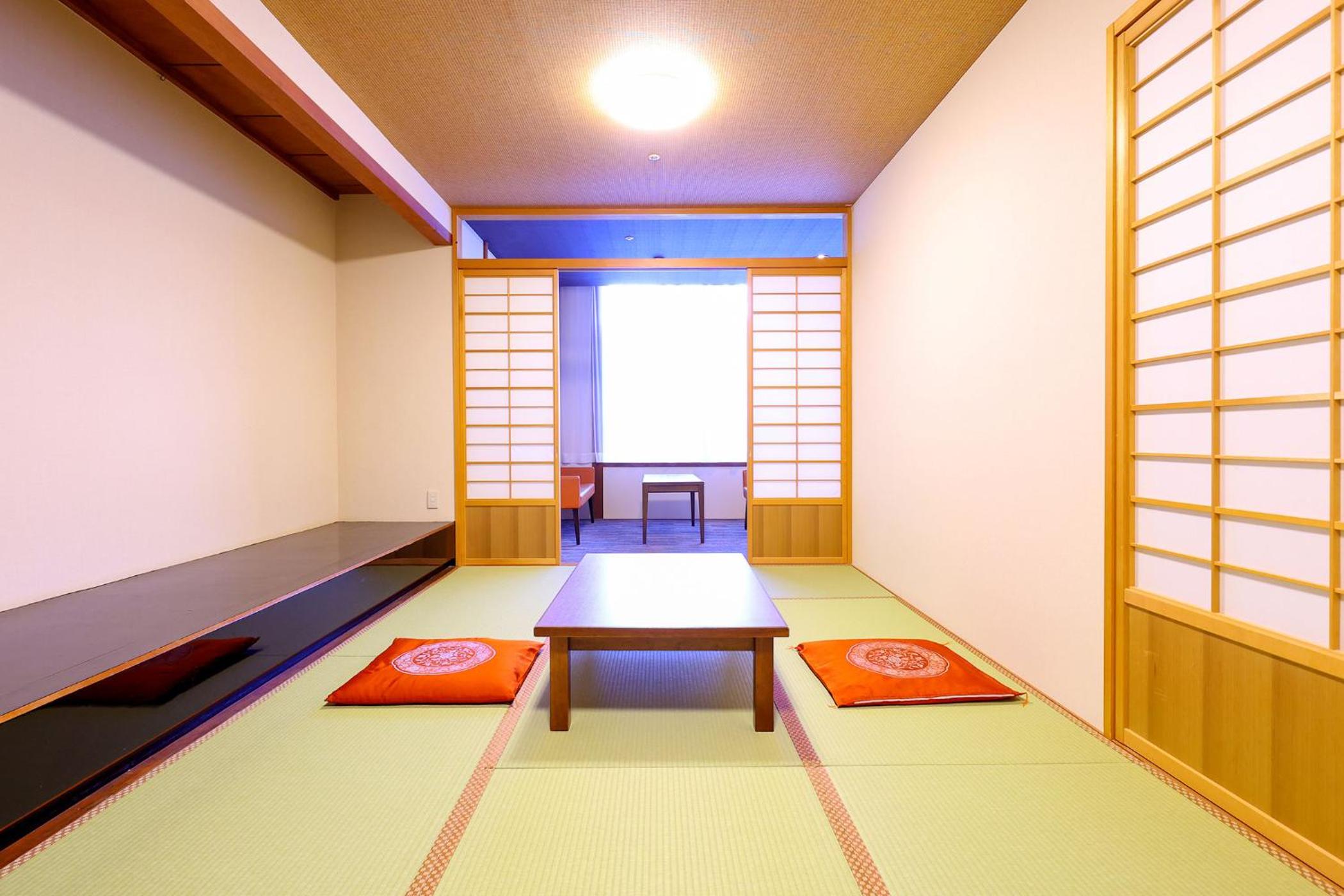 Standard Japanese-Style-Room with 9+6 Tatami mats - Shared Bathroom - Non-Smoking