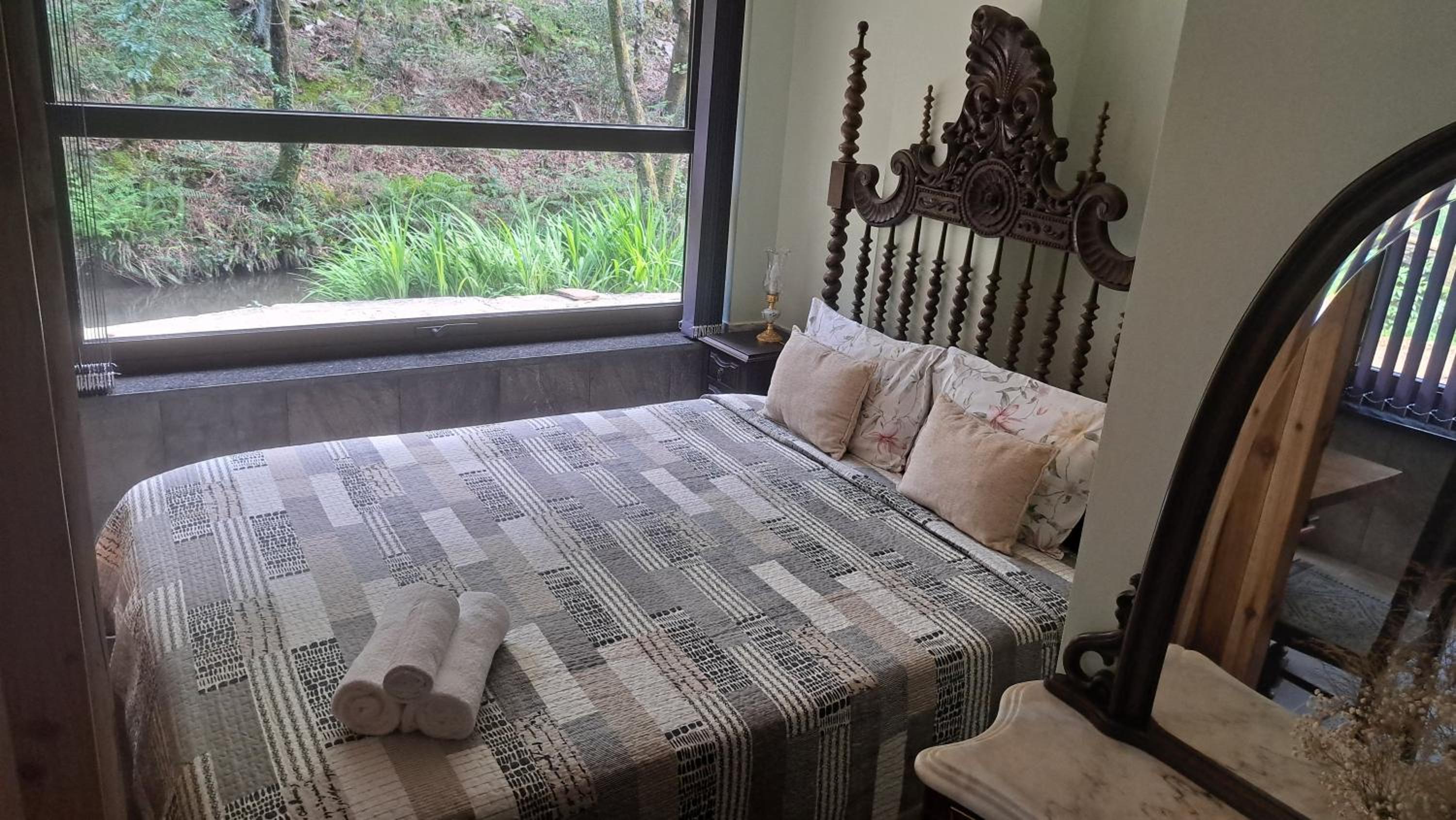 Family Room with Mountain View photo 3