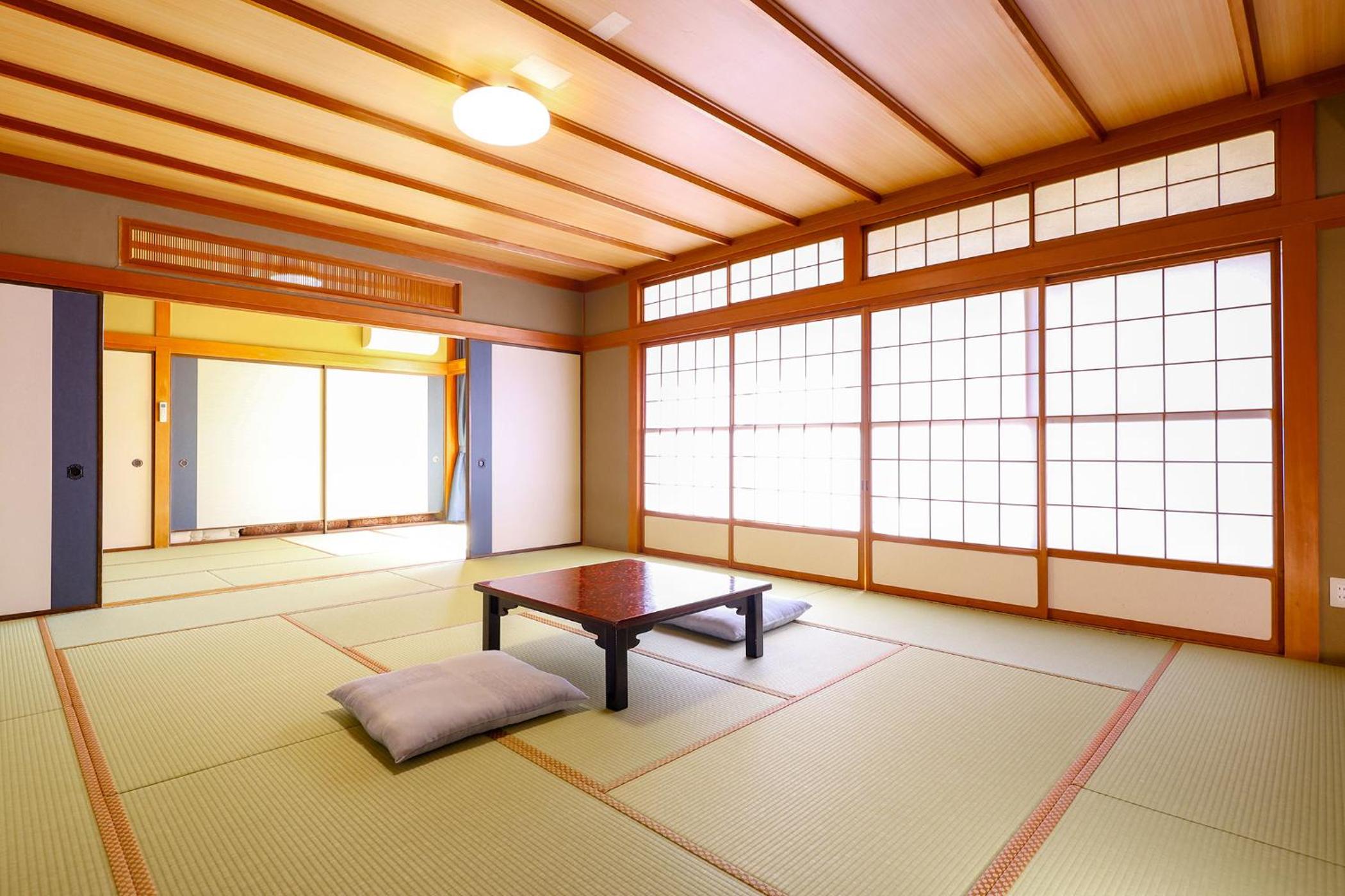 Standard Japanese-Western-Style Twin Room with 16+7.5 Tatami mats - Shared Bathroom - Non-Smoking