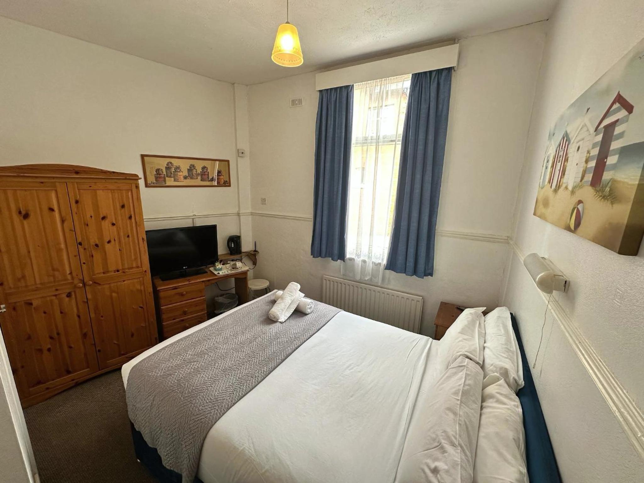 Double Room with Shared Bathroom photo 1
