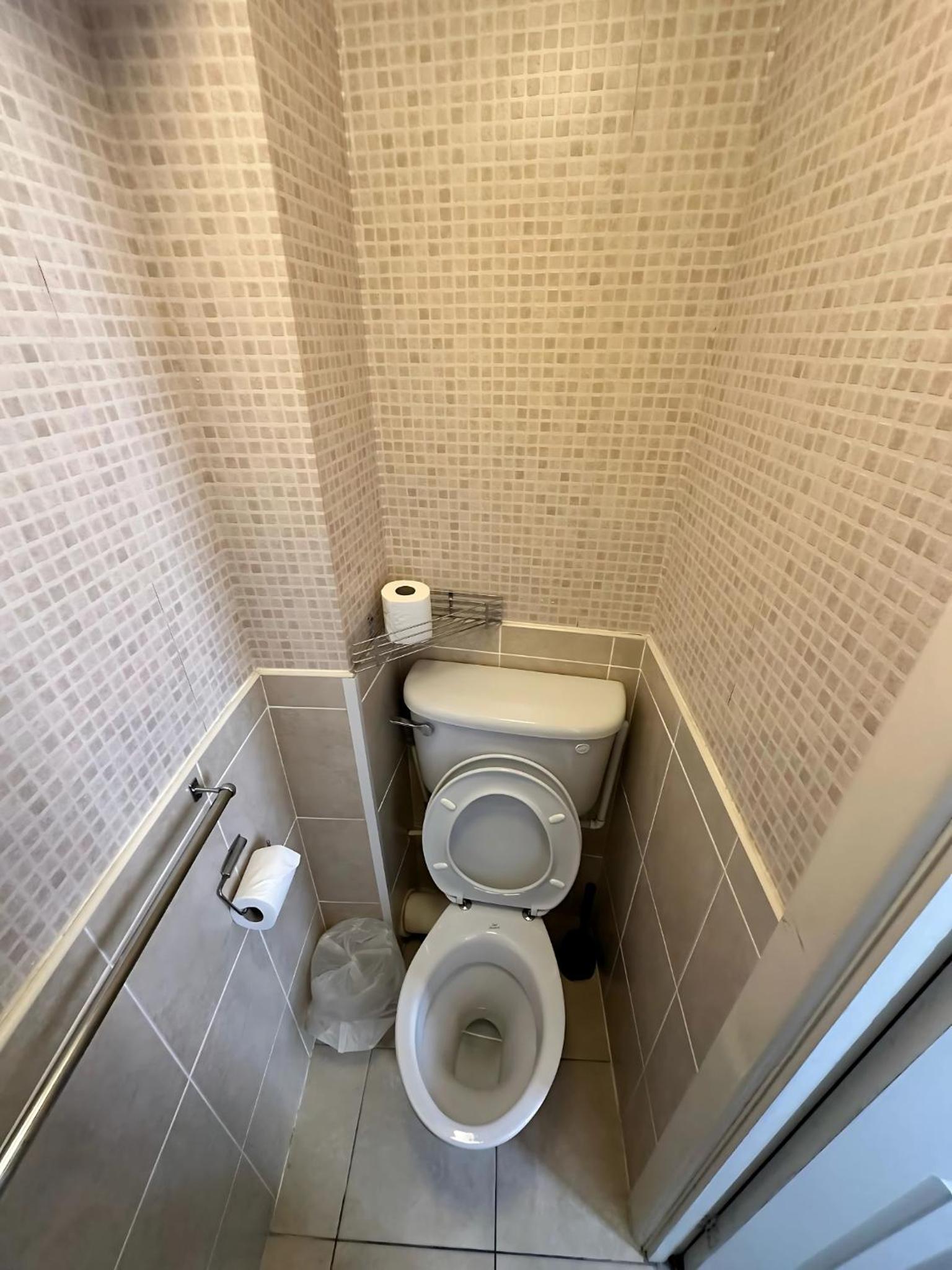 Double Room with Shared Bathroom photo 2