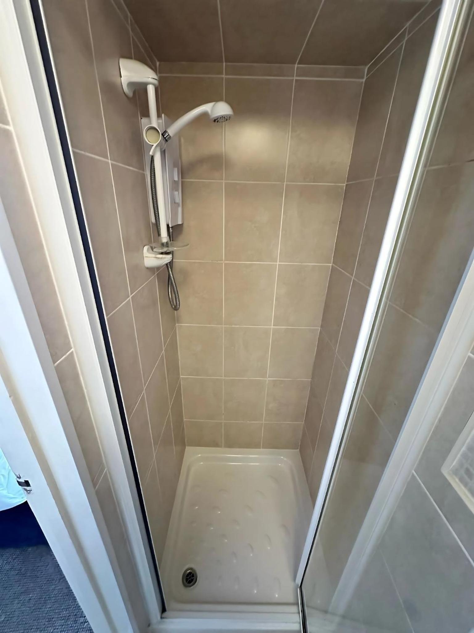 Double Room with Shared Bathroom photo 3