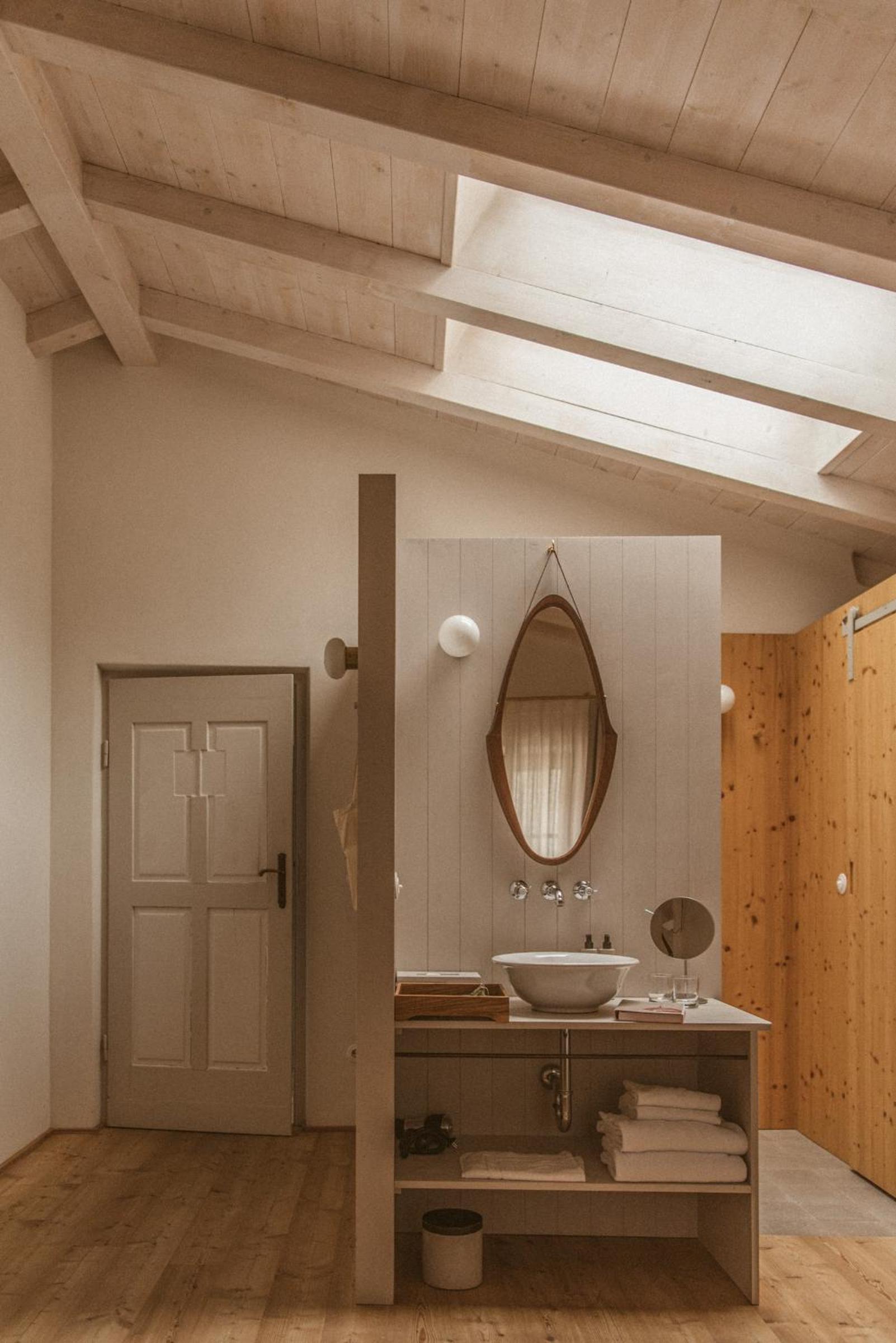 Deluxe Room - Photo 6