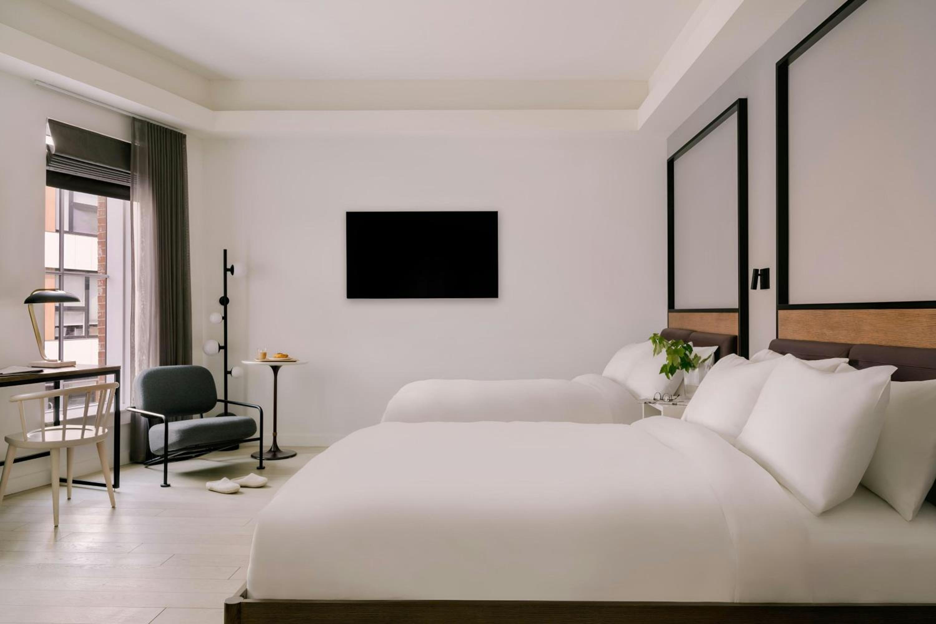 Queen Room with Two Queen Beds - Disability Access - Photo 2