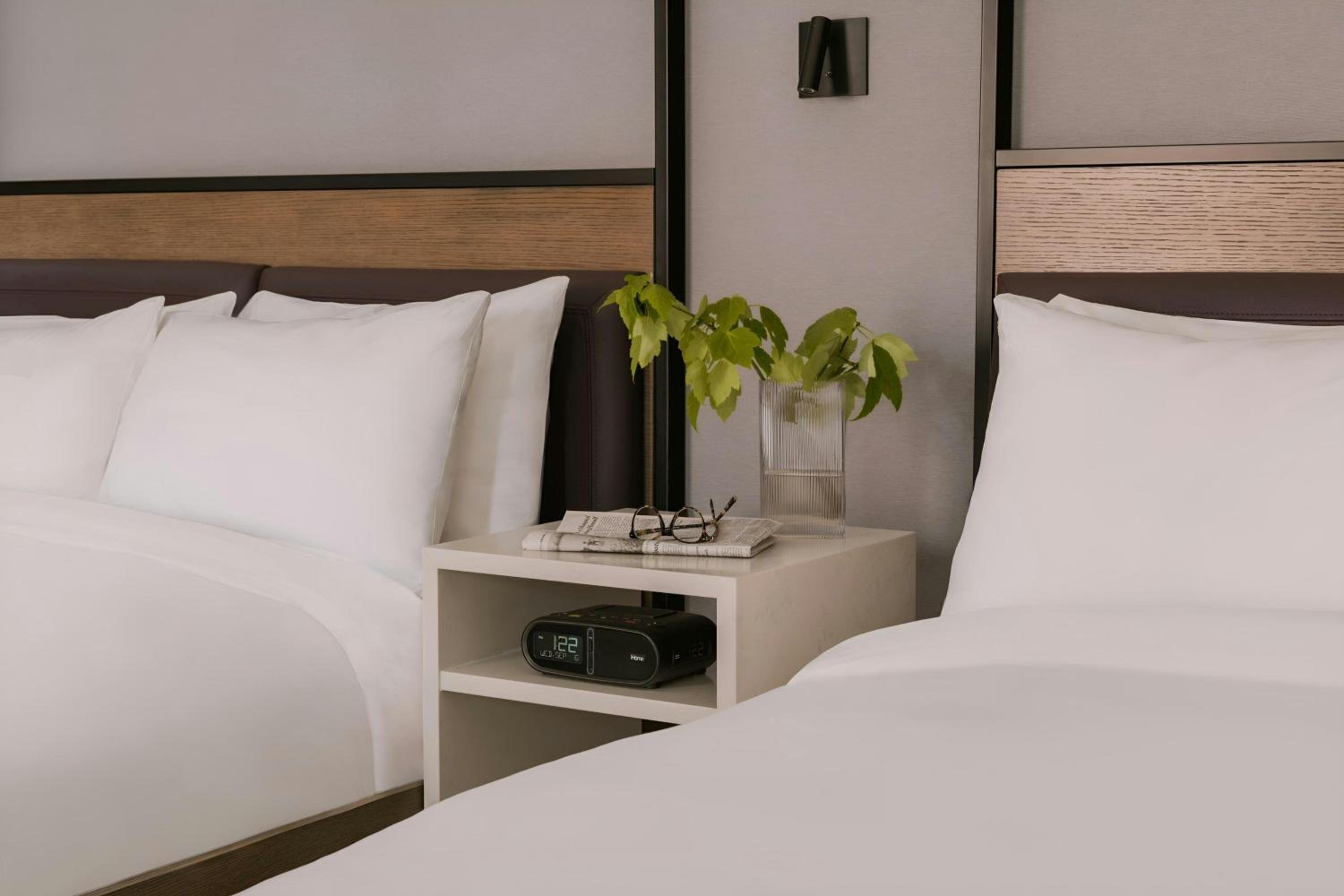 Queen Room with Two Queen Beds - Disability Access - Photo 3