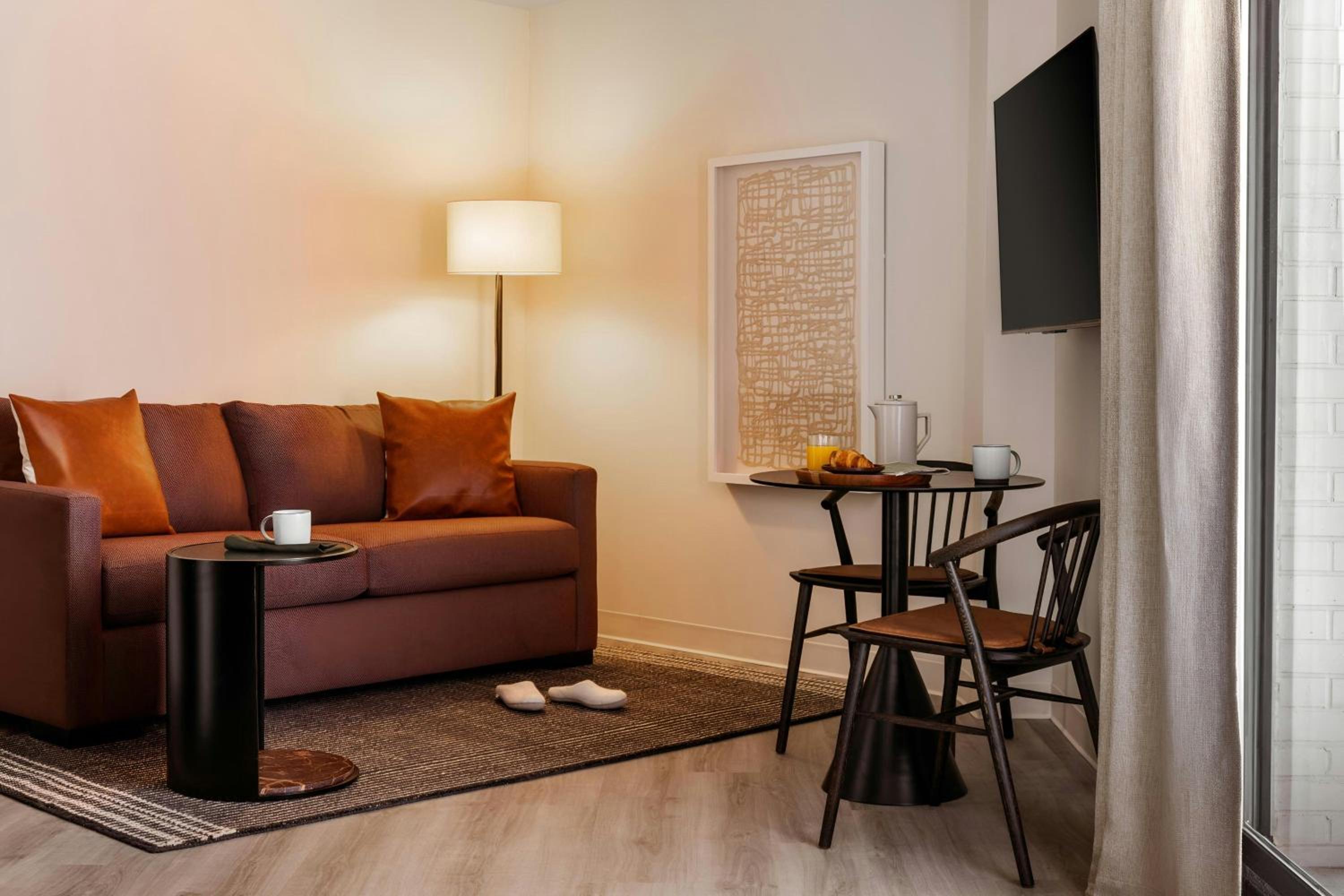 One-Bedroom Apartment photo 2