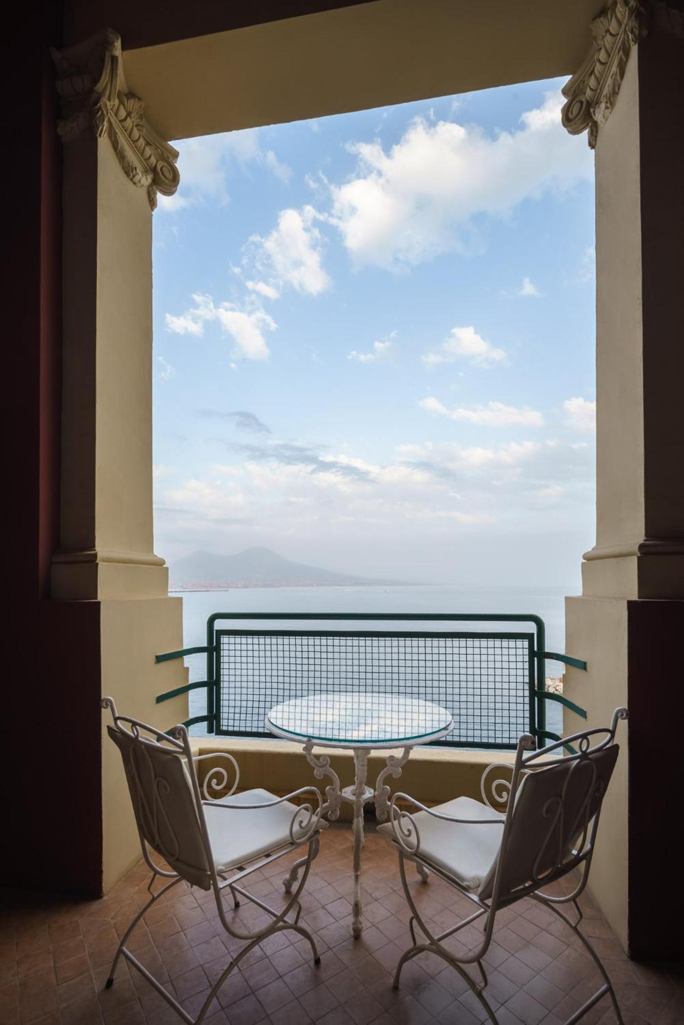 Family Room with Sea View thumbnail 5