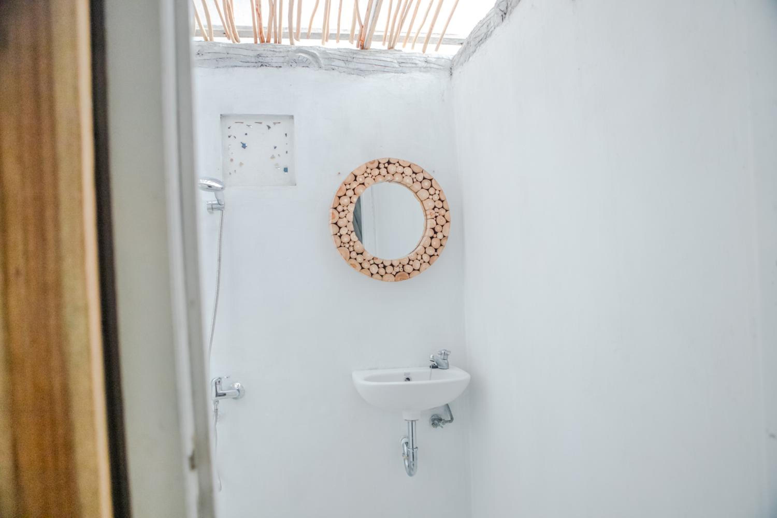 Twin Room - Photo 17