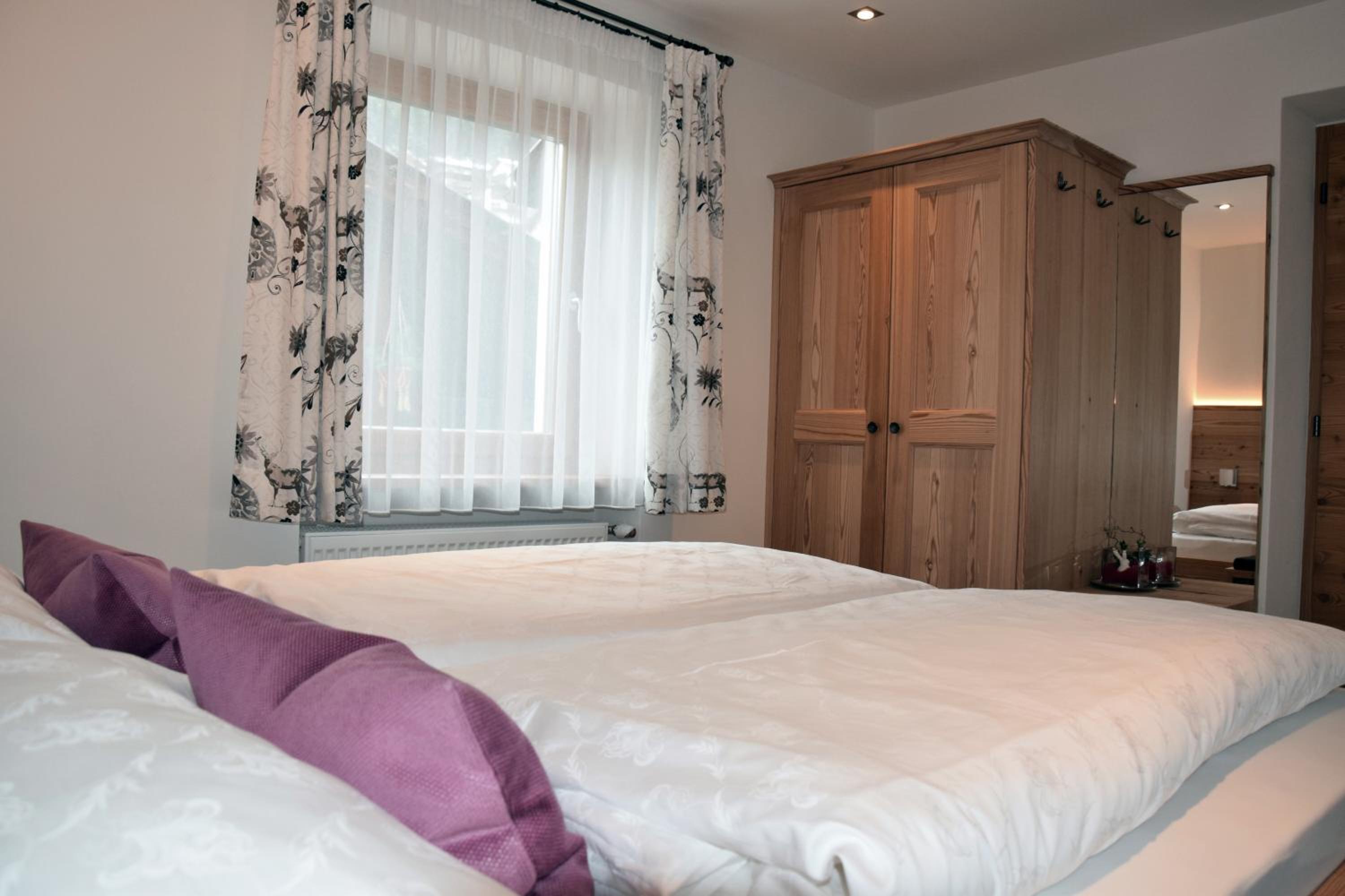 Deluxe Double Room with Balcony photo 3