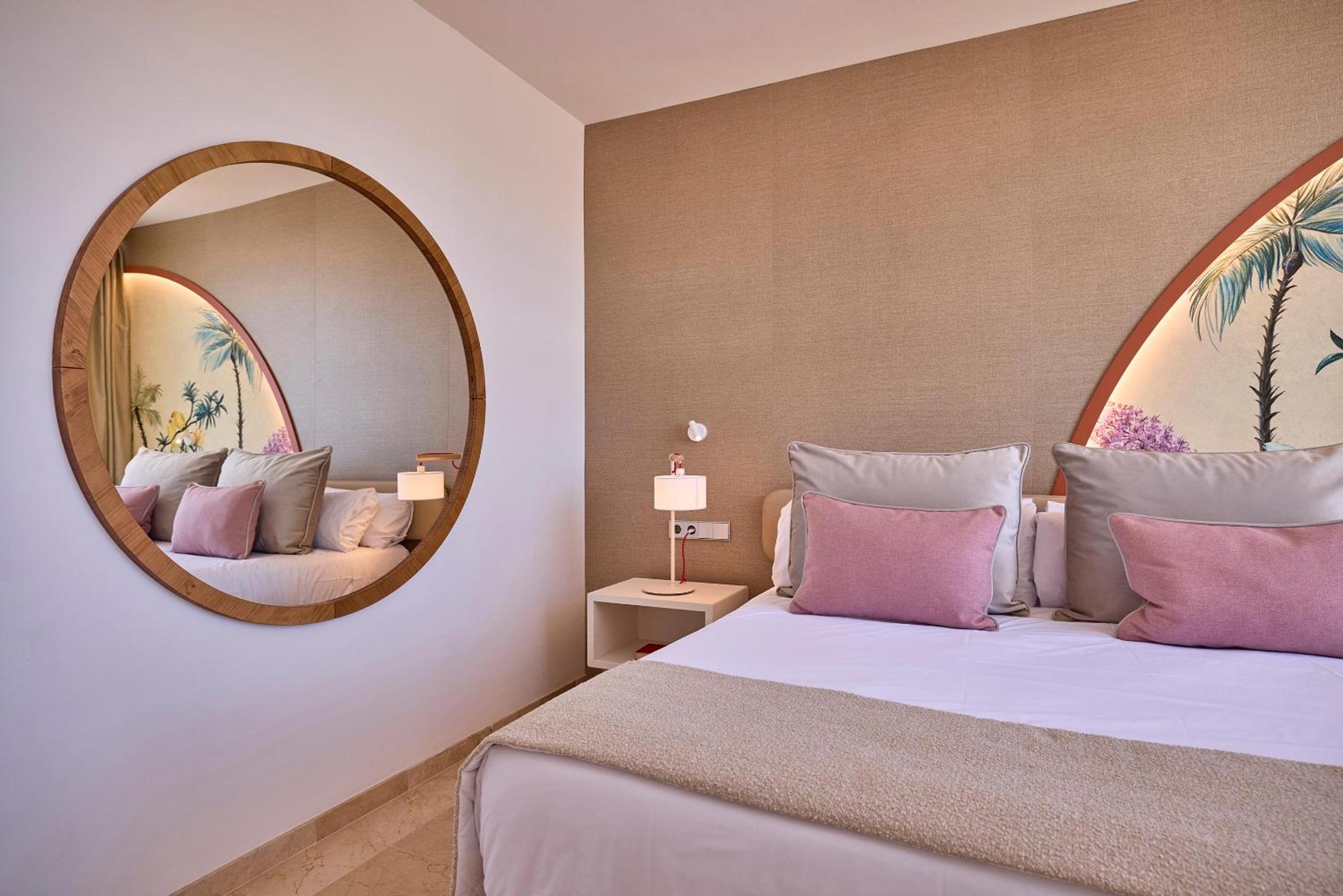 Junior Suite with Pool View (1 Adult)