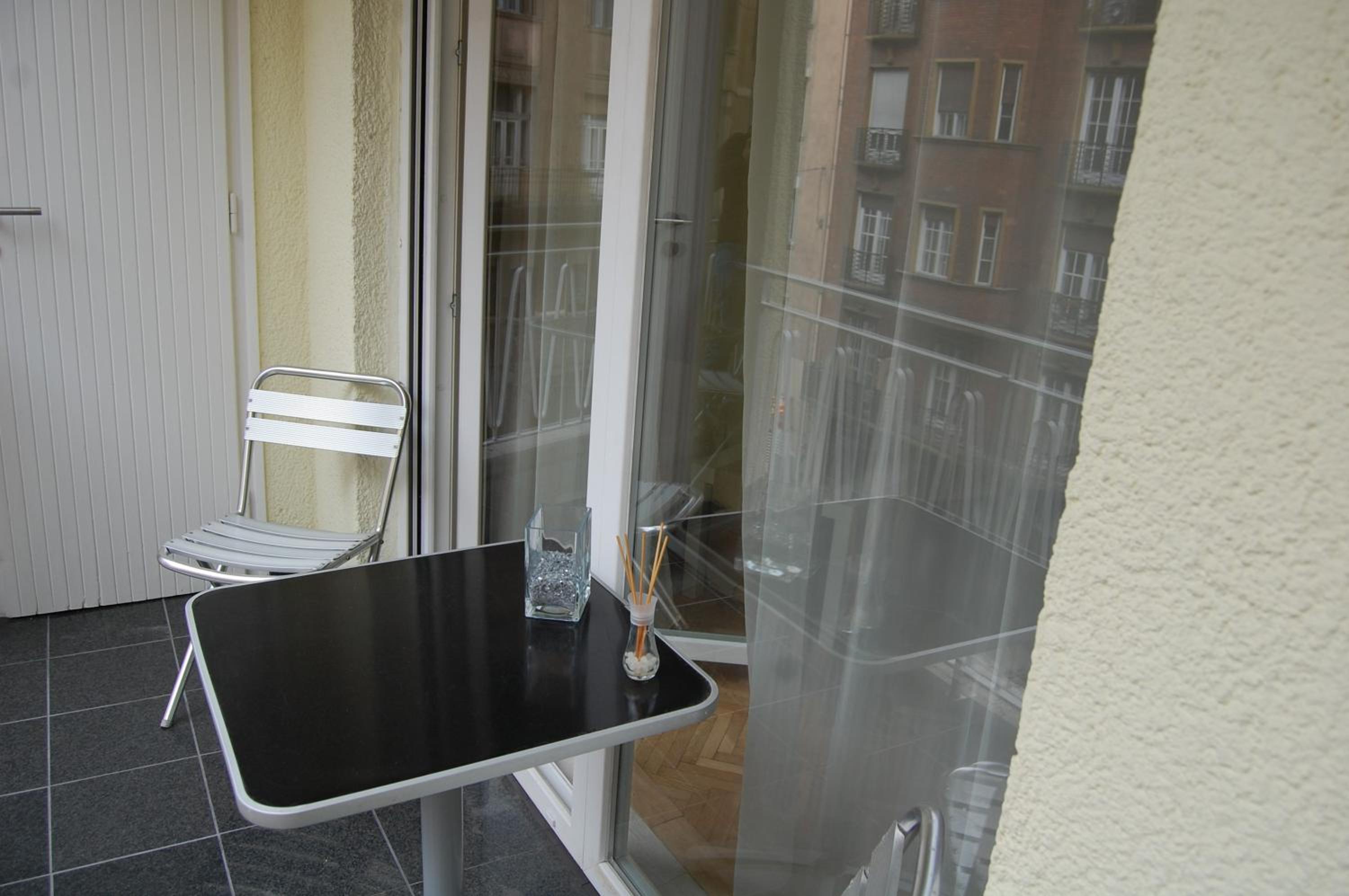 Apartment with Terrace - Photo 15
