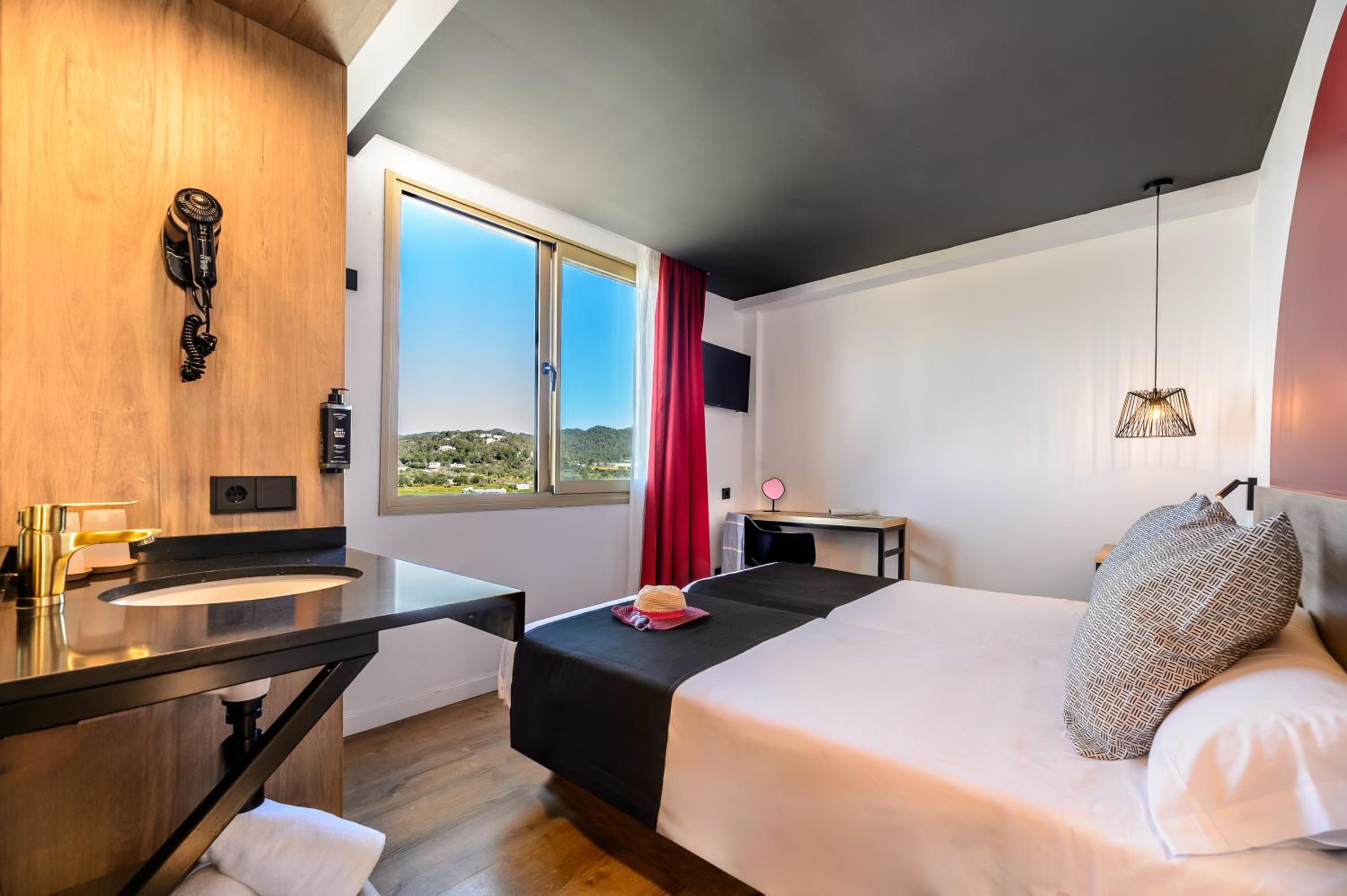 Economy Twin Room