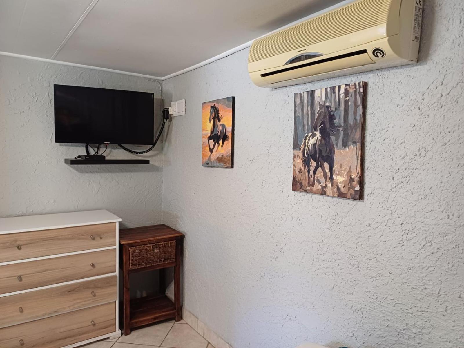 Standard Queen Room - Photo 6