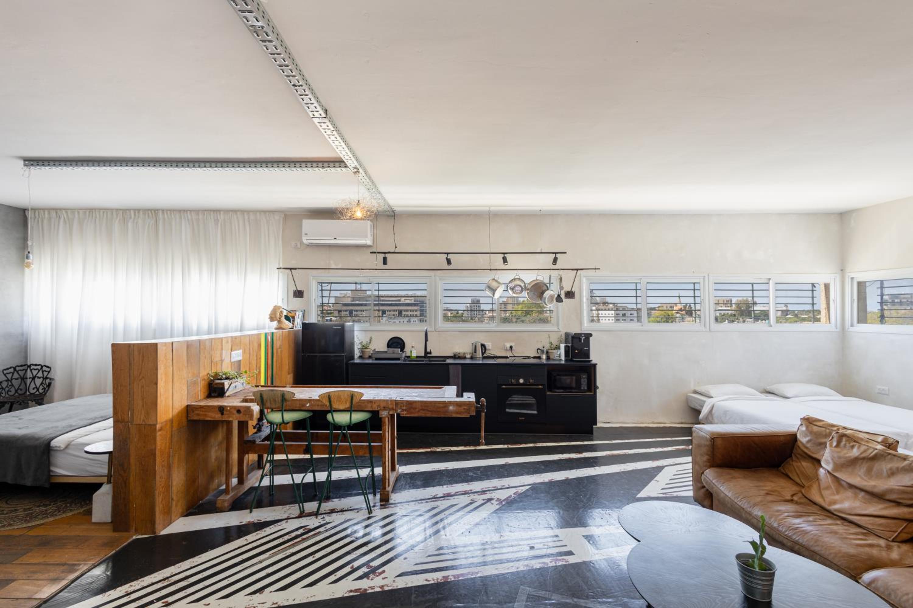 Studio apartment (NO Rooftop)