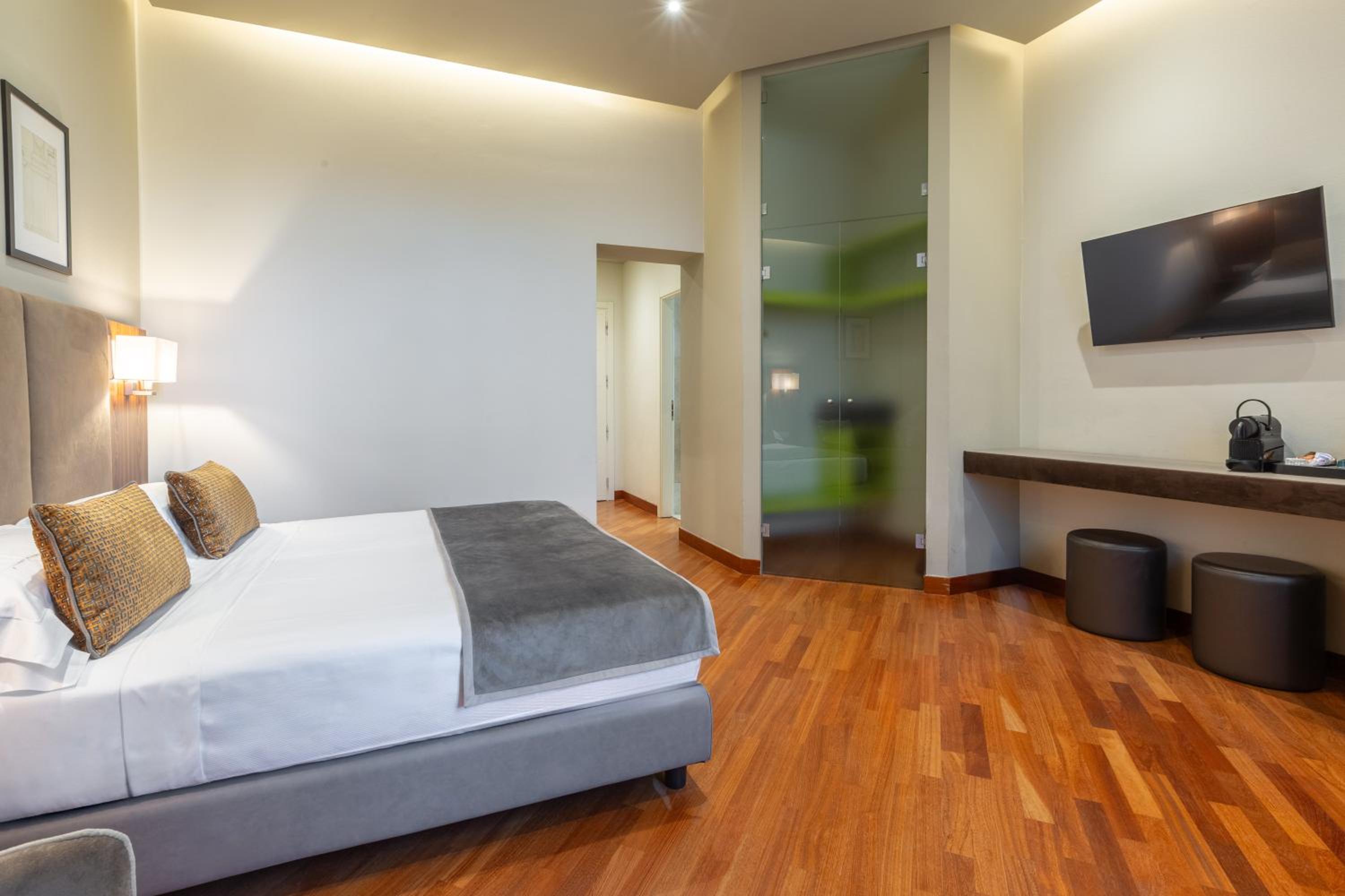 Deluxe Family Room