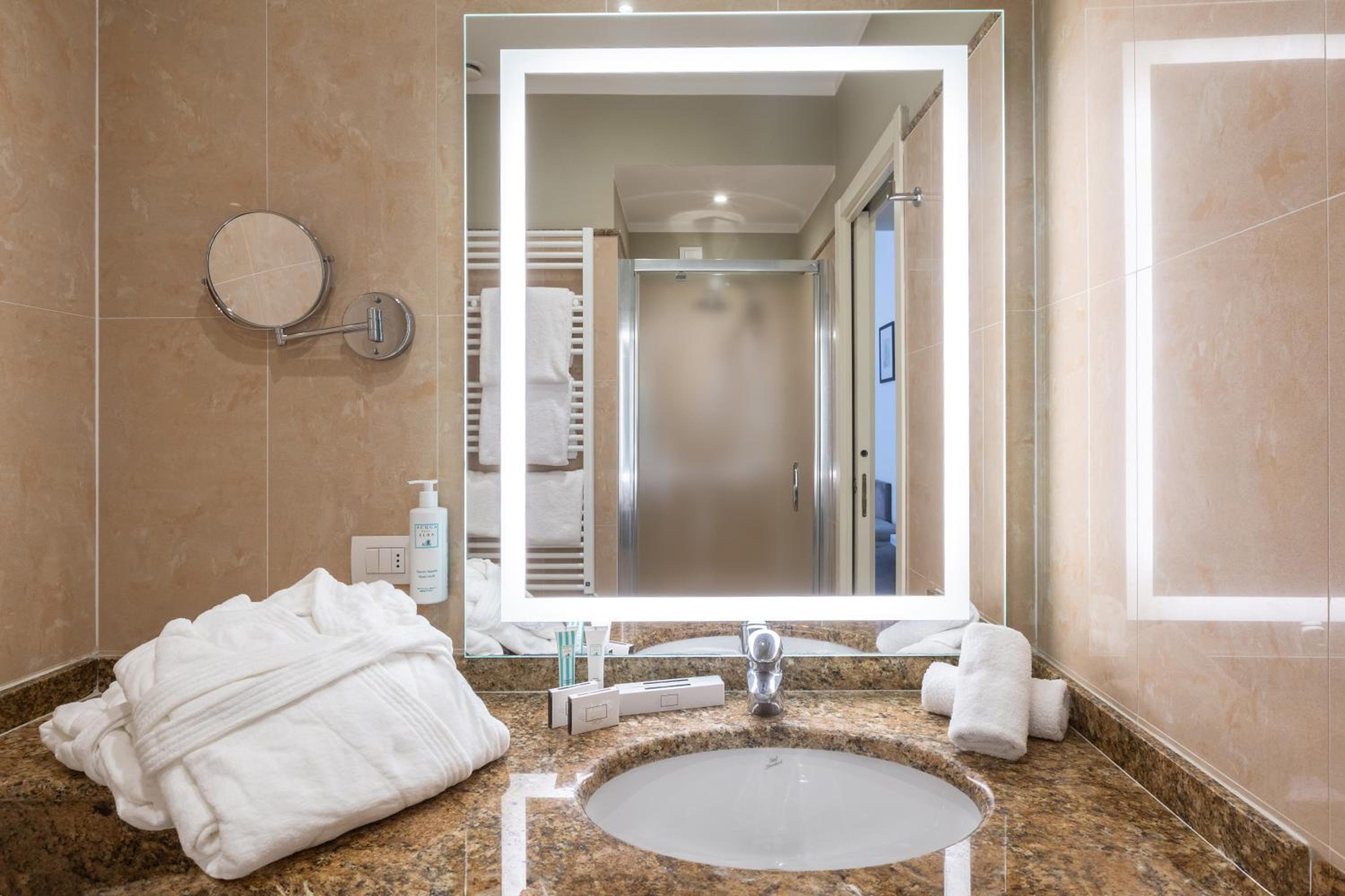Deluxe Triple Room photo 3
