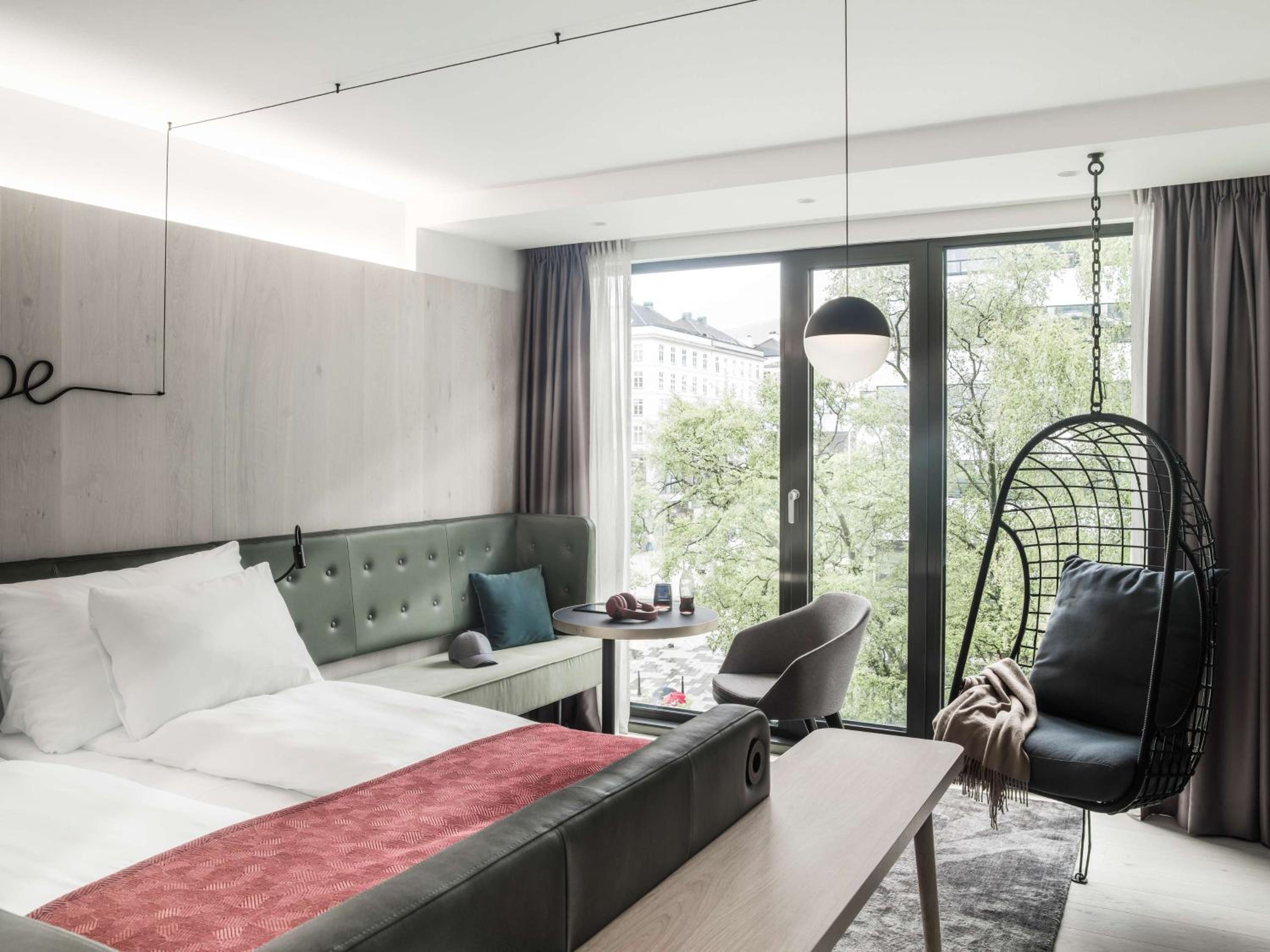 Large Double Room with View - Photo 2