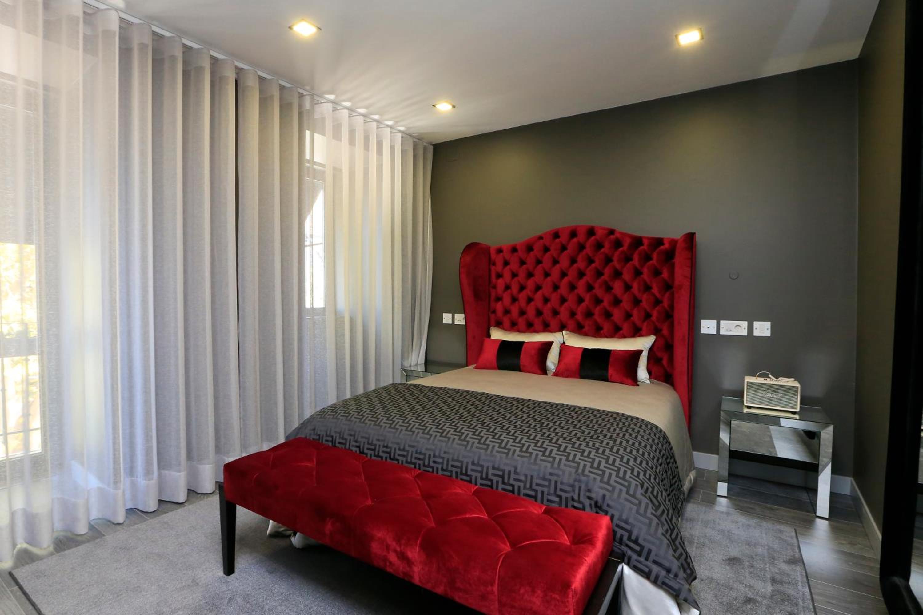 One-Bedroom Apartment with View photo 1