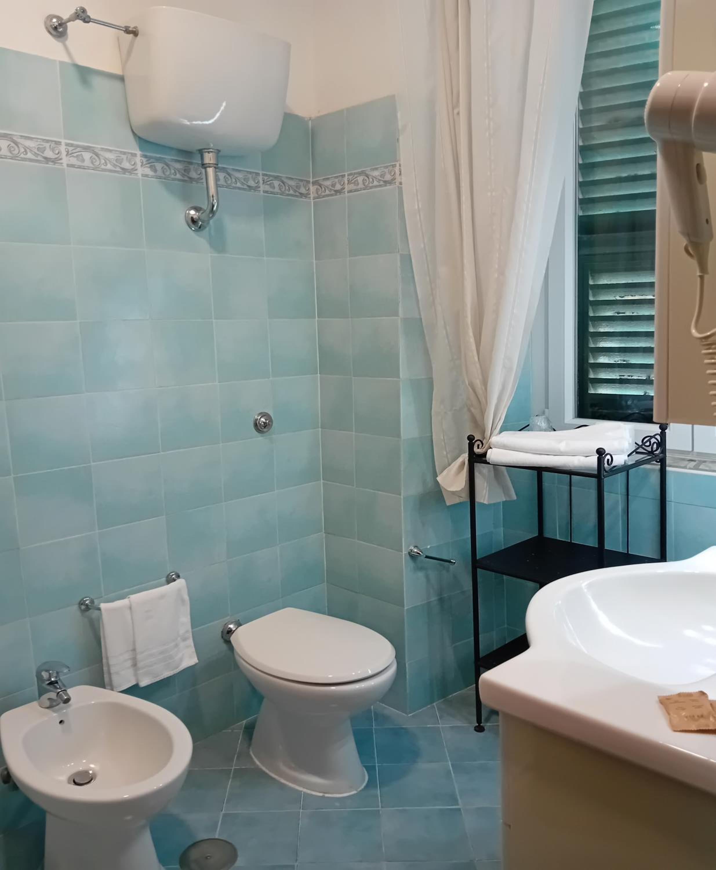Quadruple Room - Photo 4