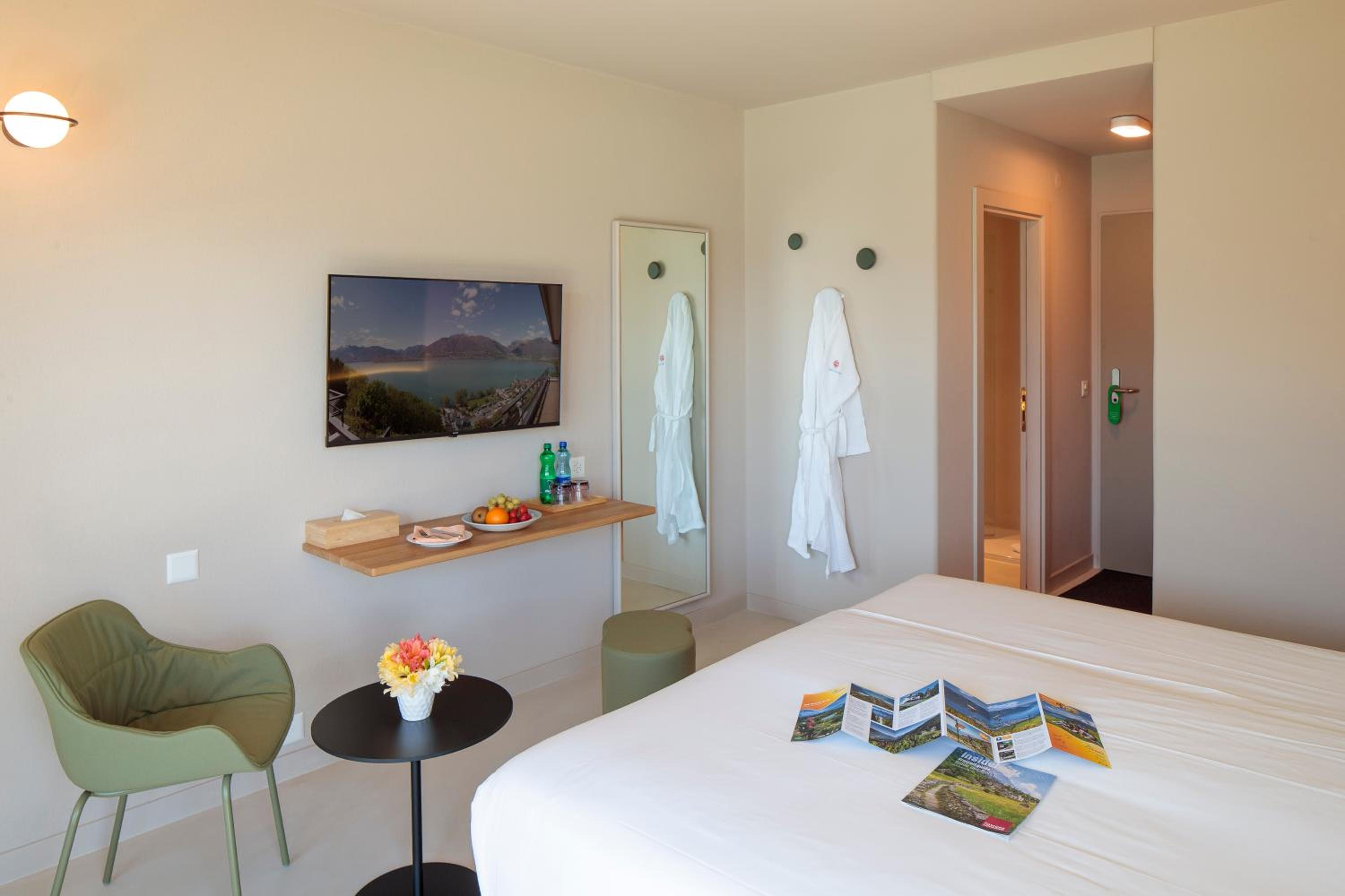 Bellavista Deluxe Double Room with Balcony - Photo 9