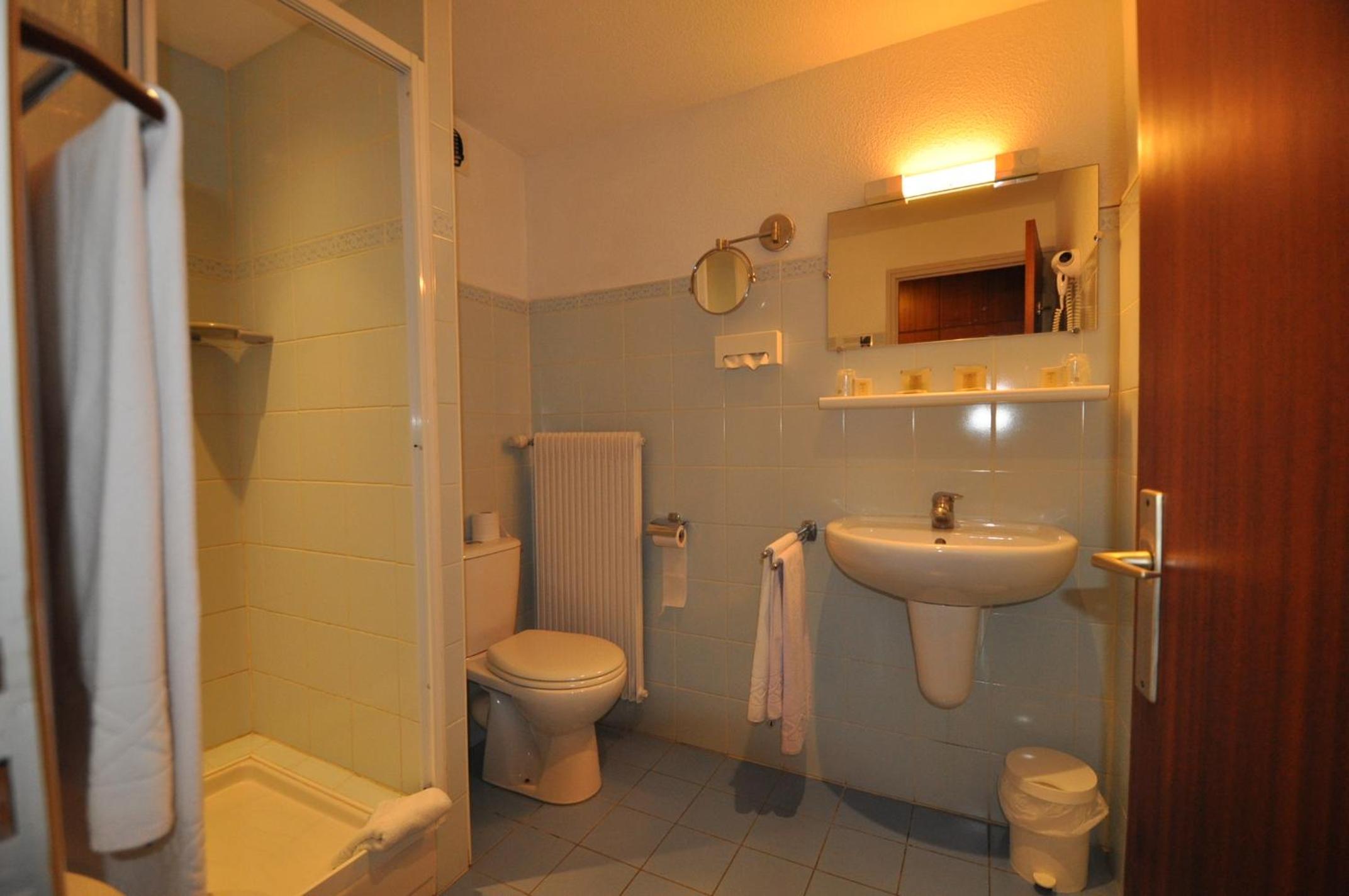 Standard Single Room with Shower photo 3